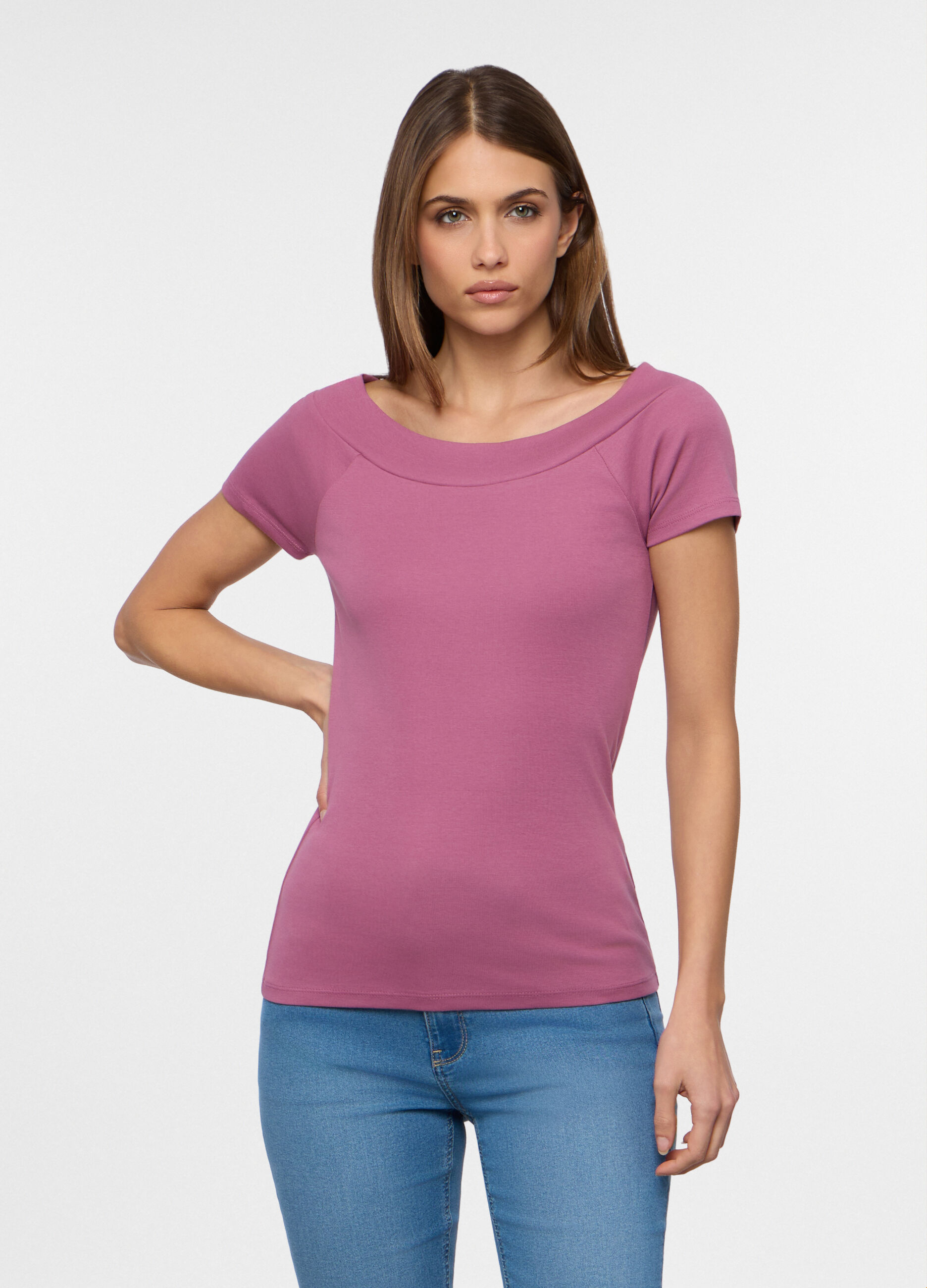 T-shirt con scollo a barchetta donna_0