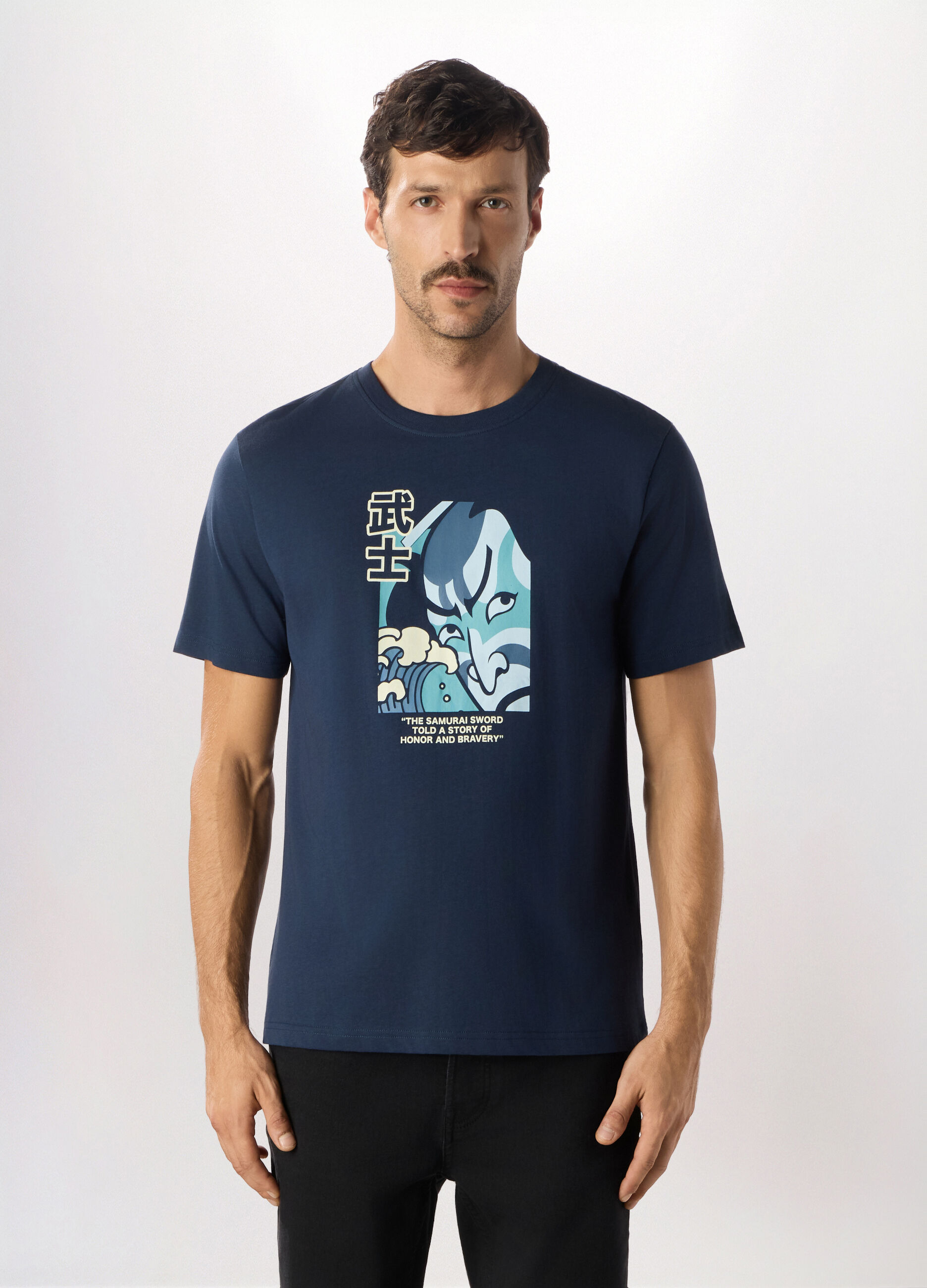 T-shirt girocollo con stampa samurai in cotone uomo_0