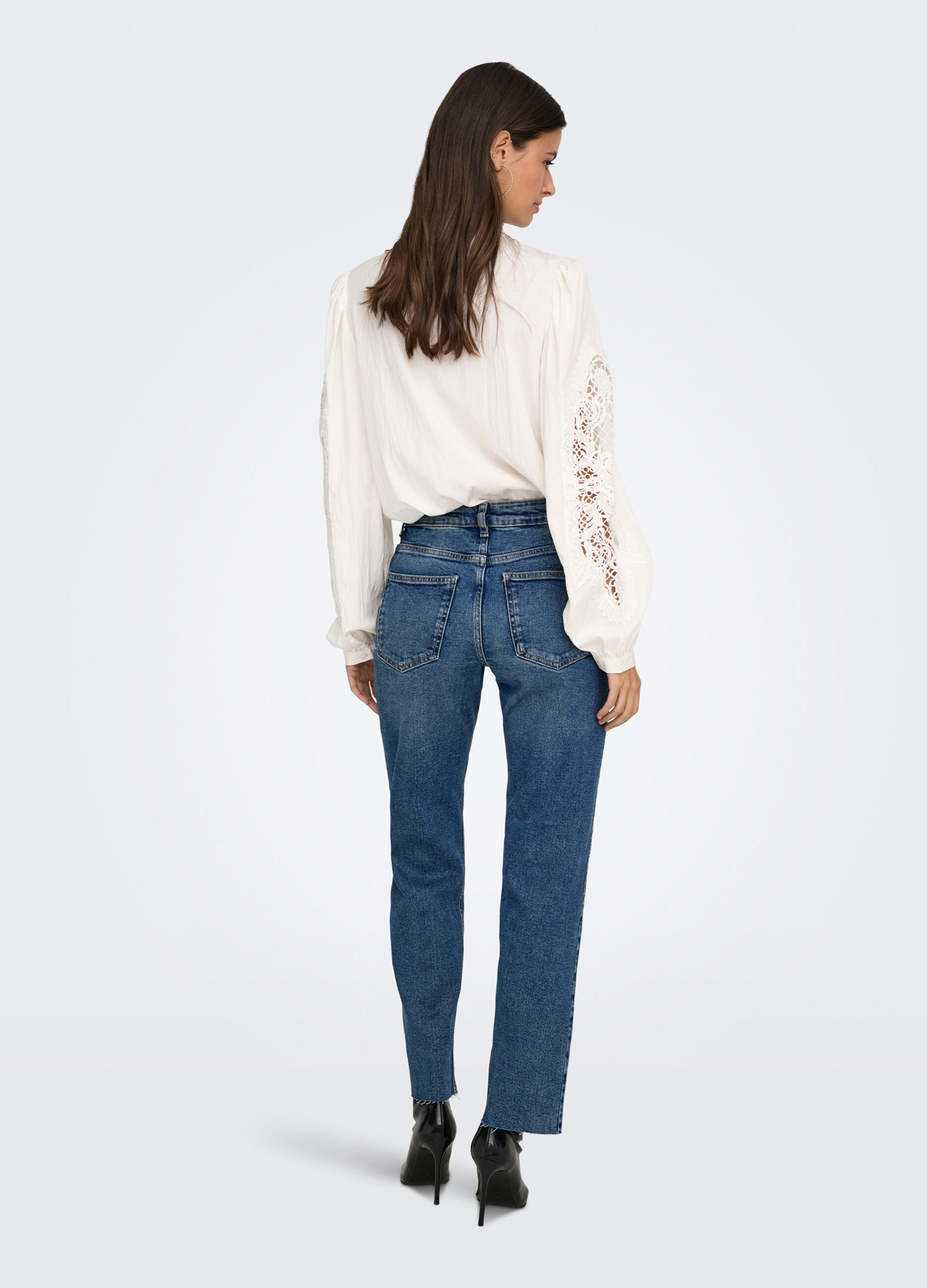 Pantaloni in denim donna_1