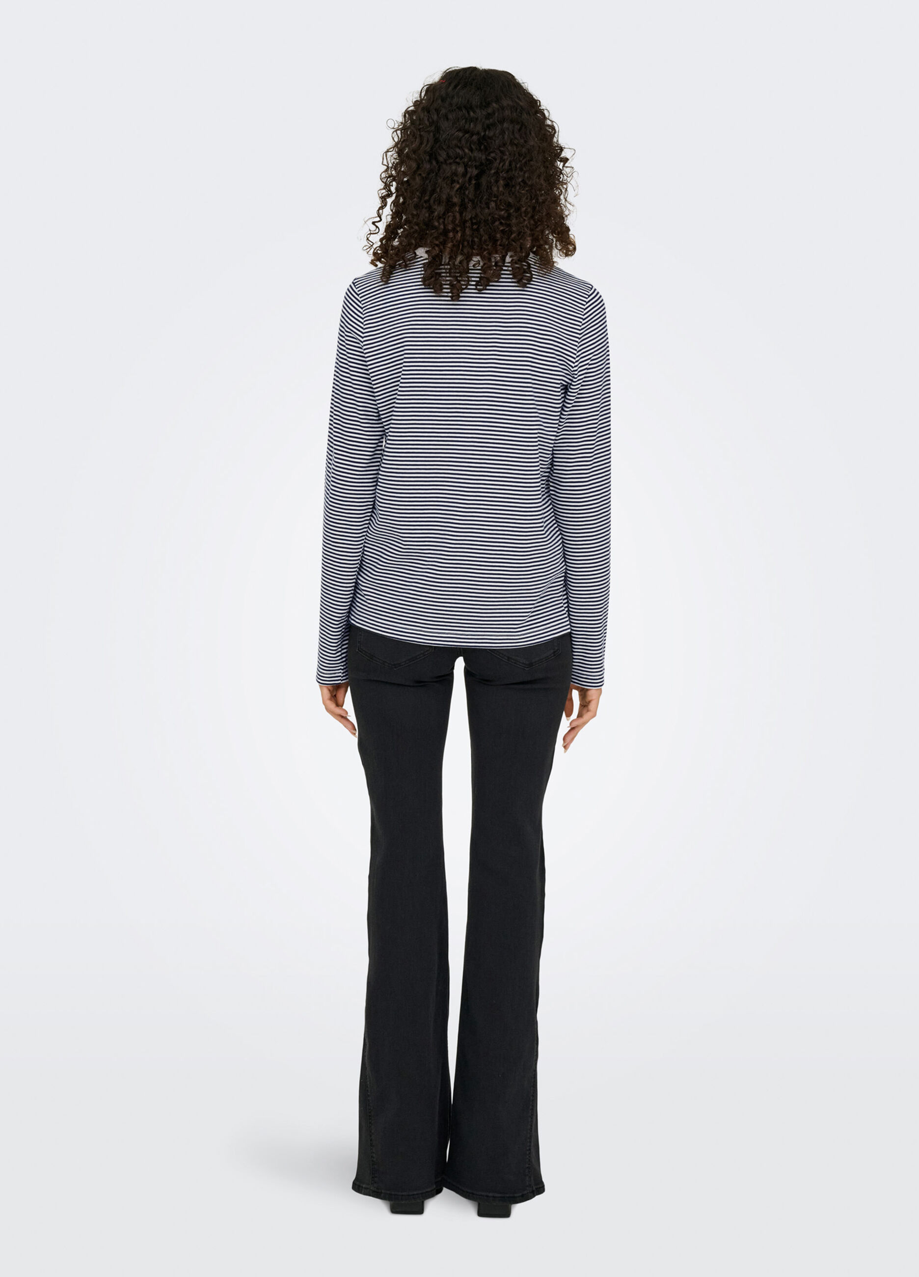 T-shirt con ricamo donna_0