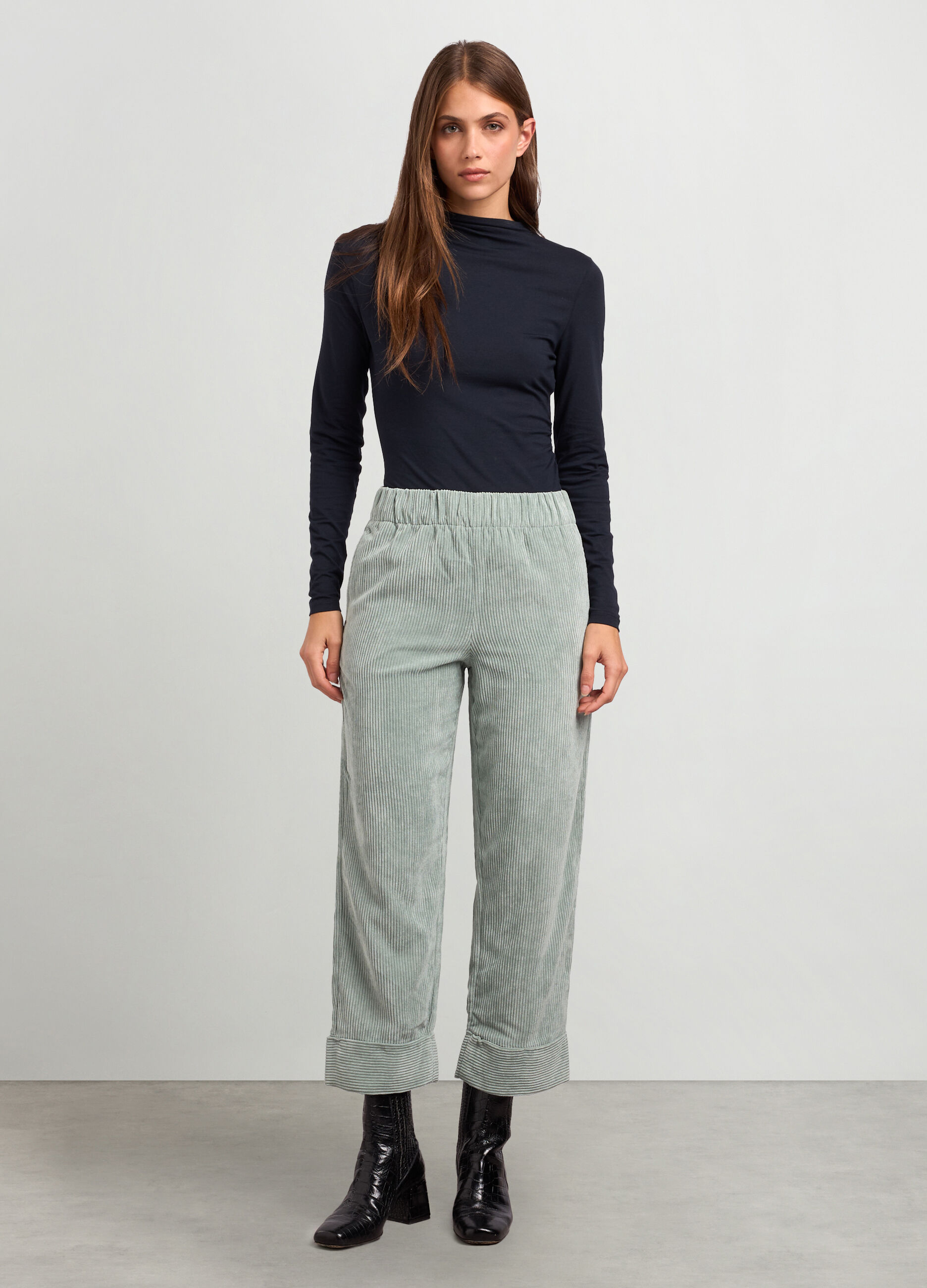 Pantaloni cropped in velluto a costine donna_0