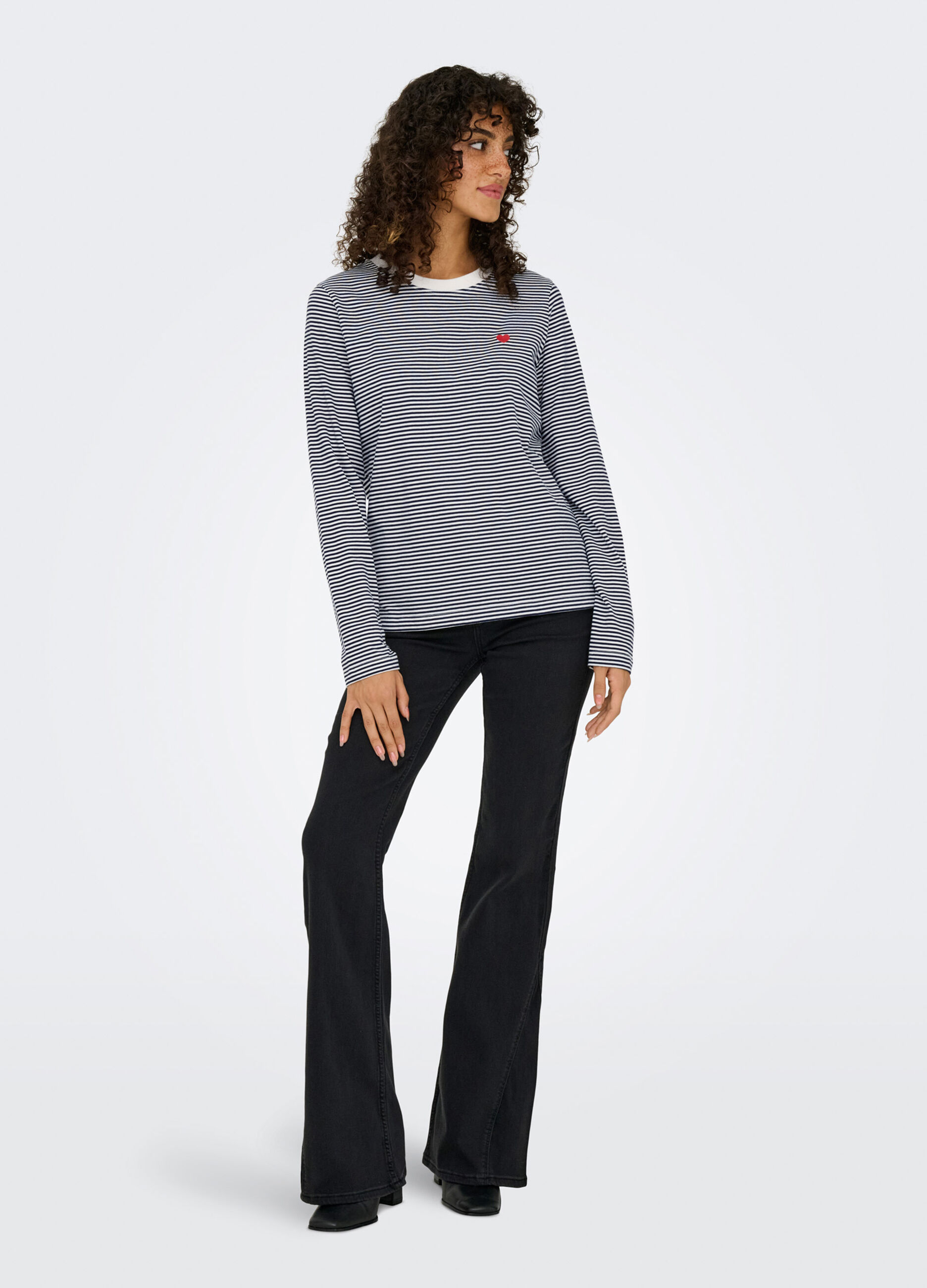 T-shirt con ricamo donna_1