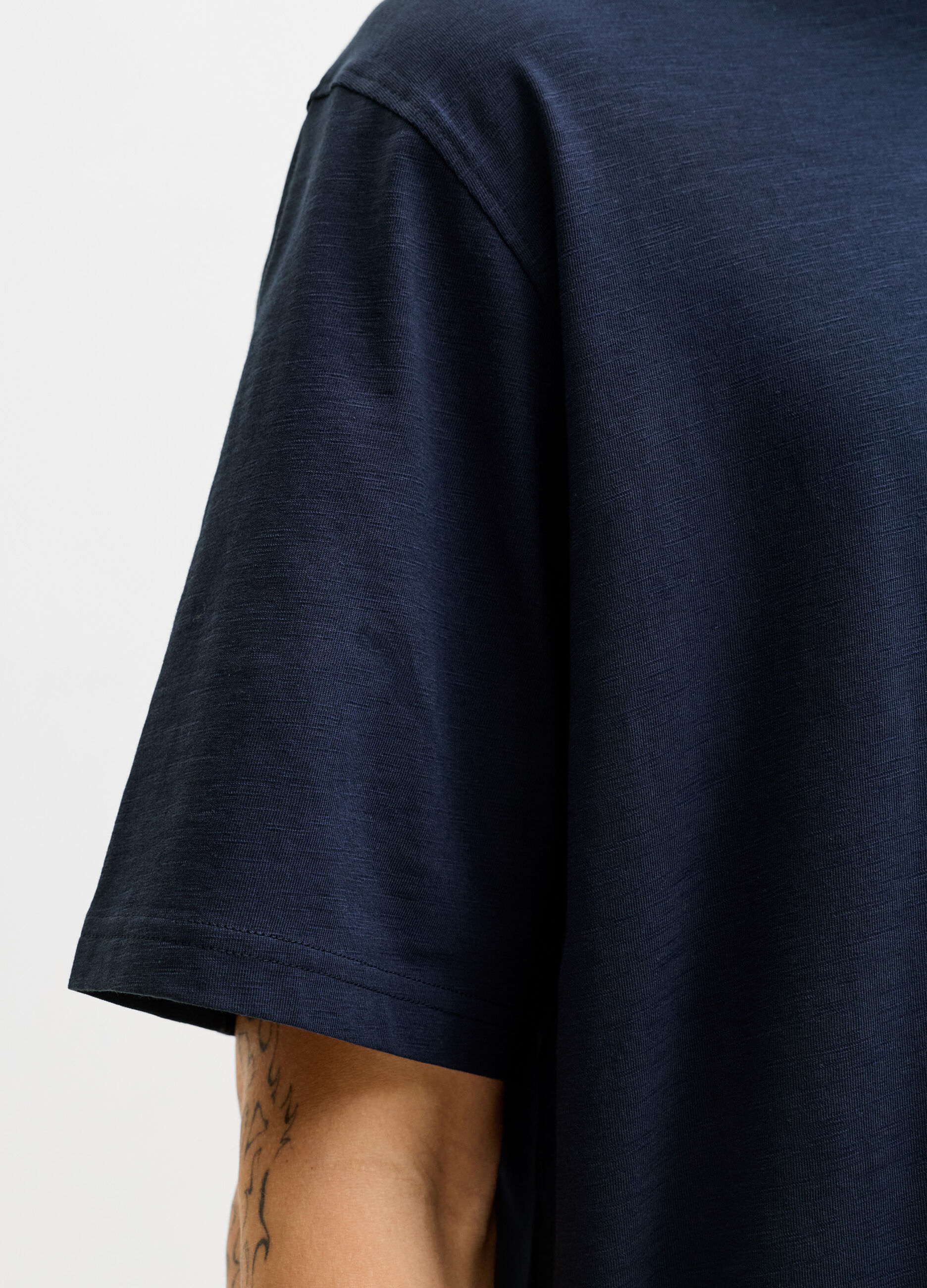 T-shirt relaxed fit con taschino uomo_6