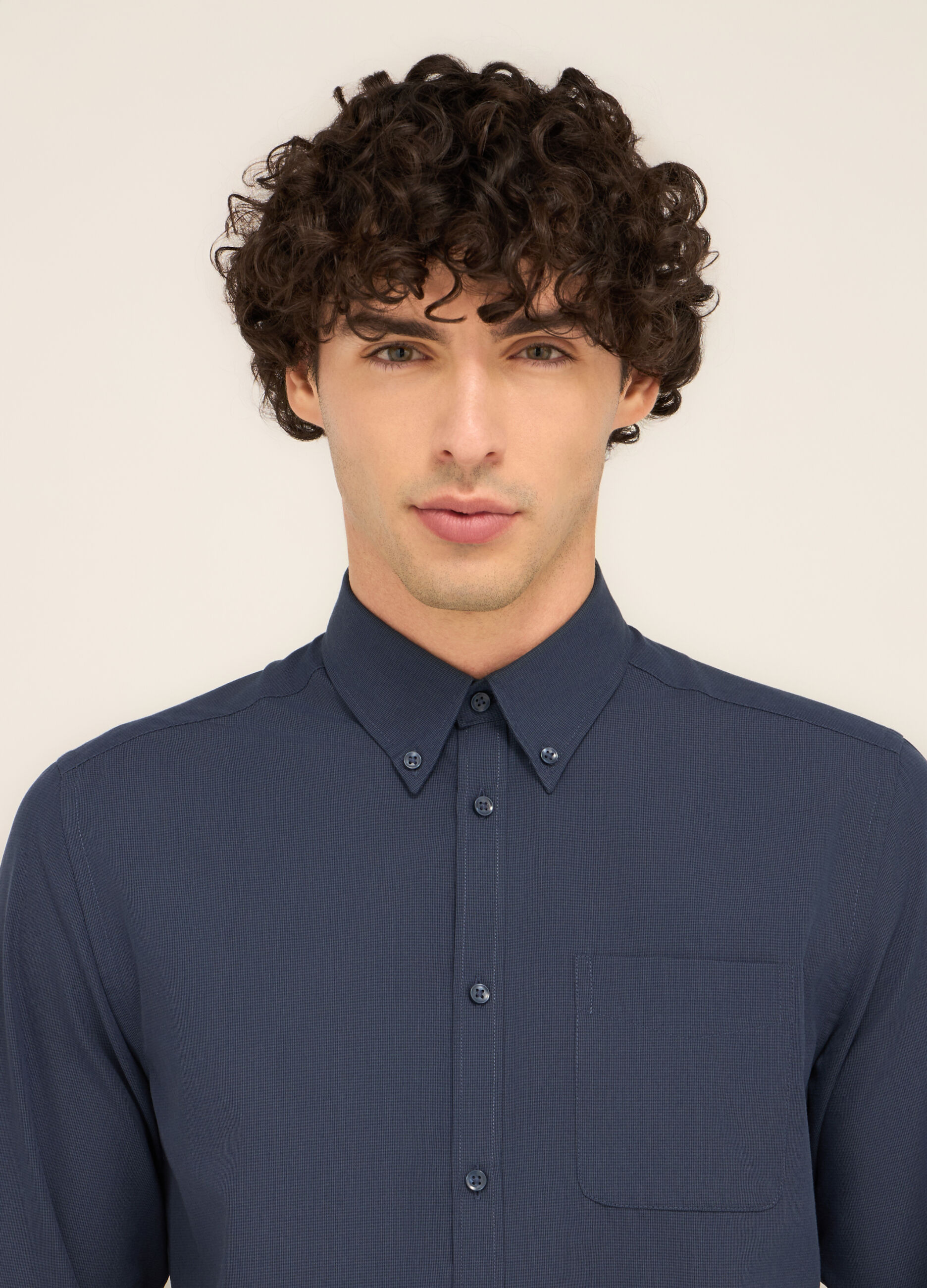 Camicia regular fit in misto cotone con micromotivo uomo_2