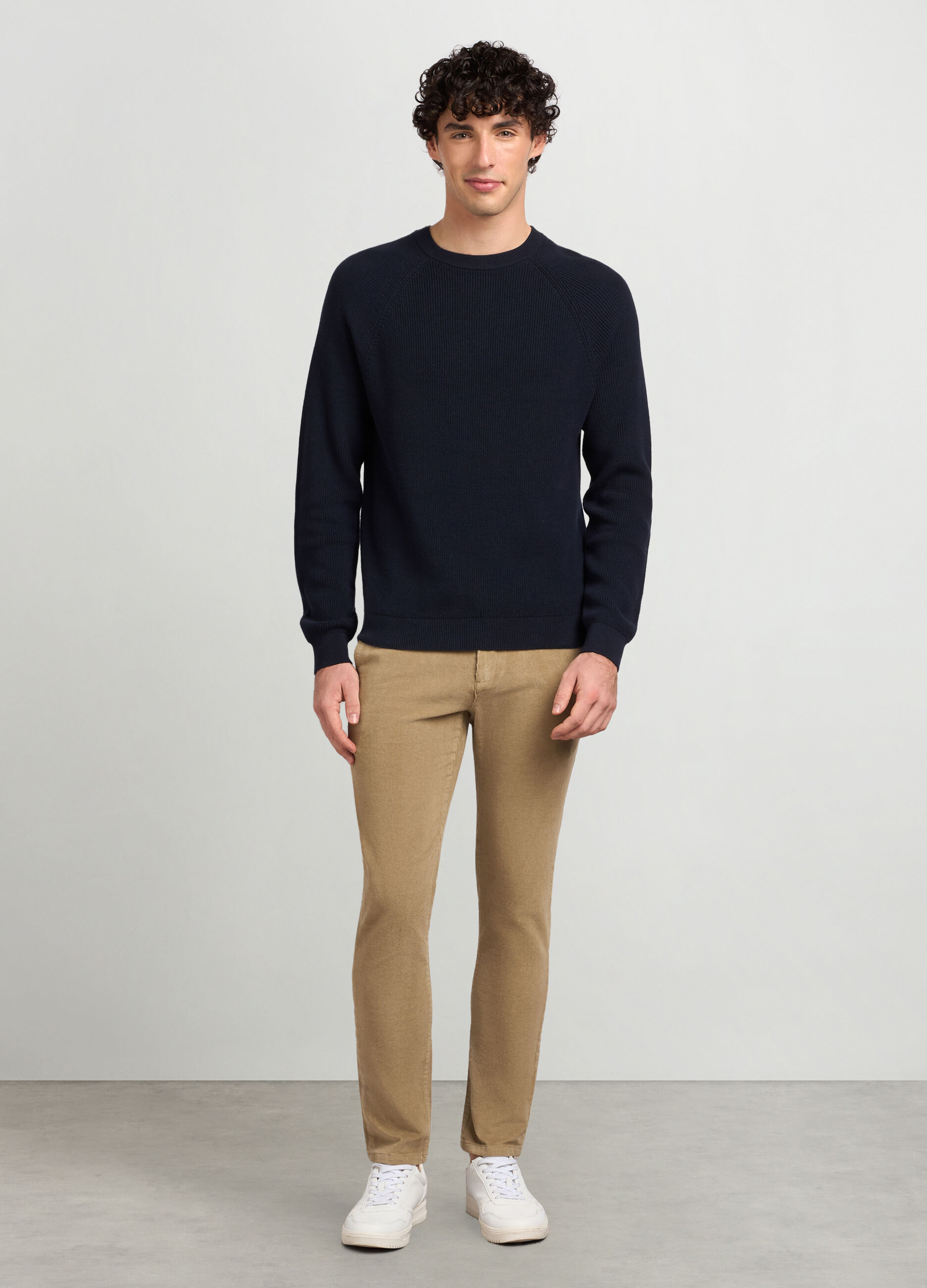 Pantaloni chino slim fit in velluto a coste uomo_0