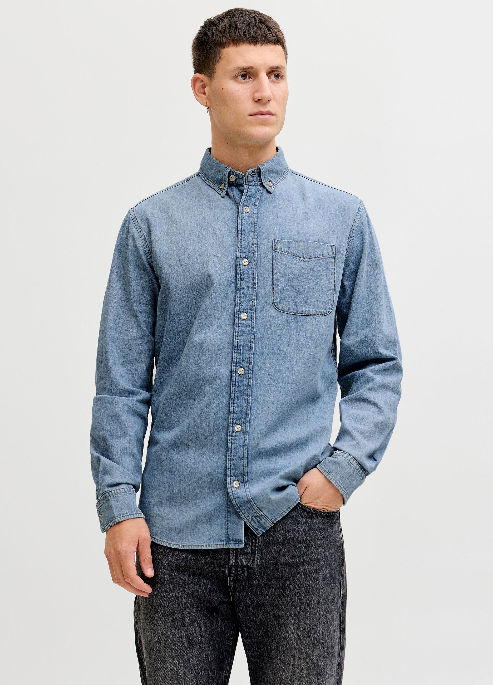 Camicia in denim con colletto button down uomo_2