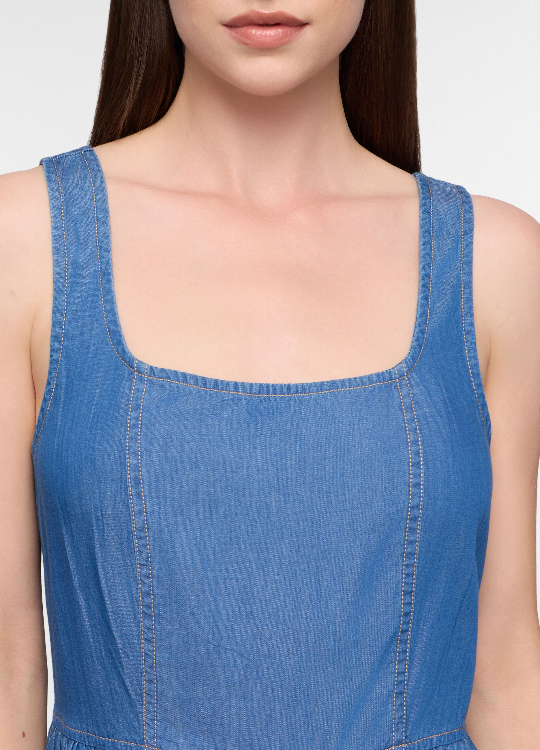 Abito corto fitted in denim di puro cotone donna