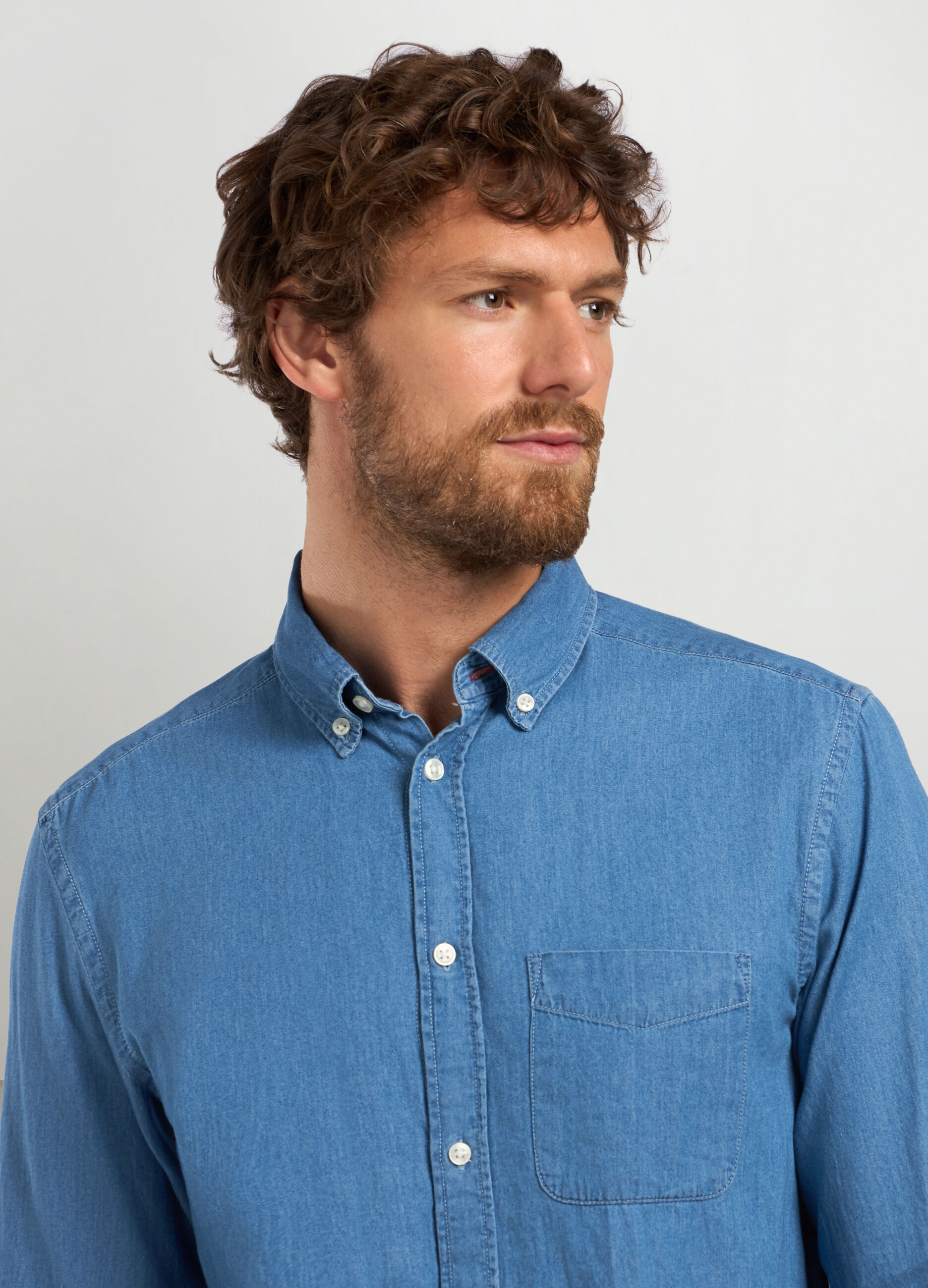 Camicia regular fit colletto button down in denim di cotone uomo_2