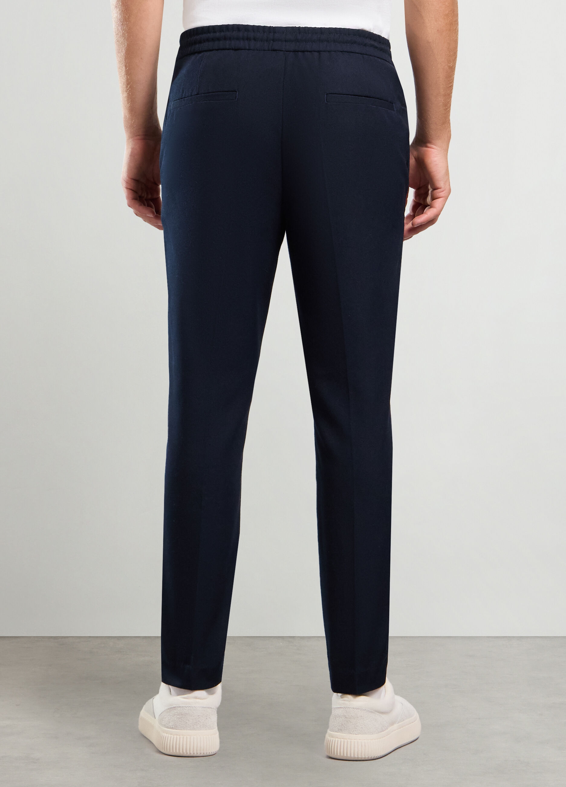 Pantalone slim fit elasticato in vita con coulisse uomo_1