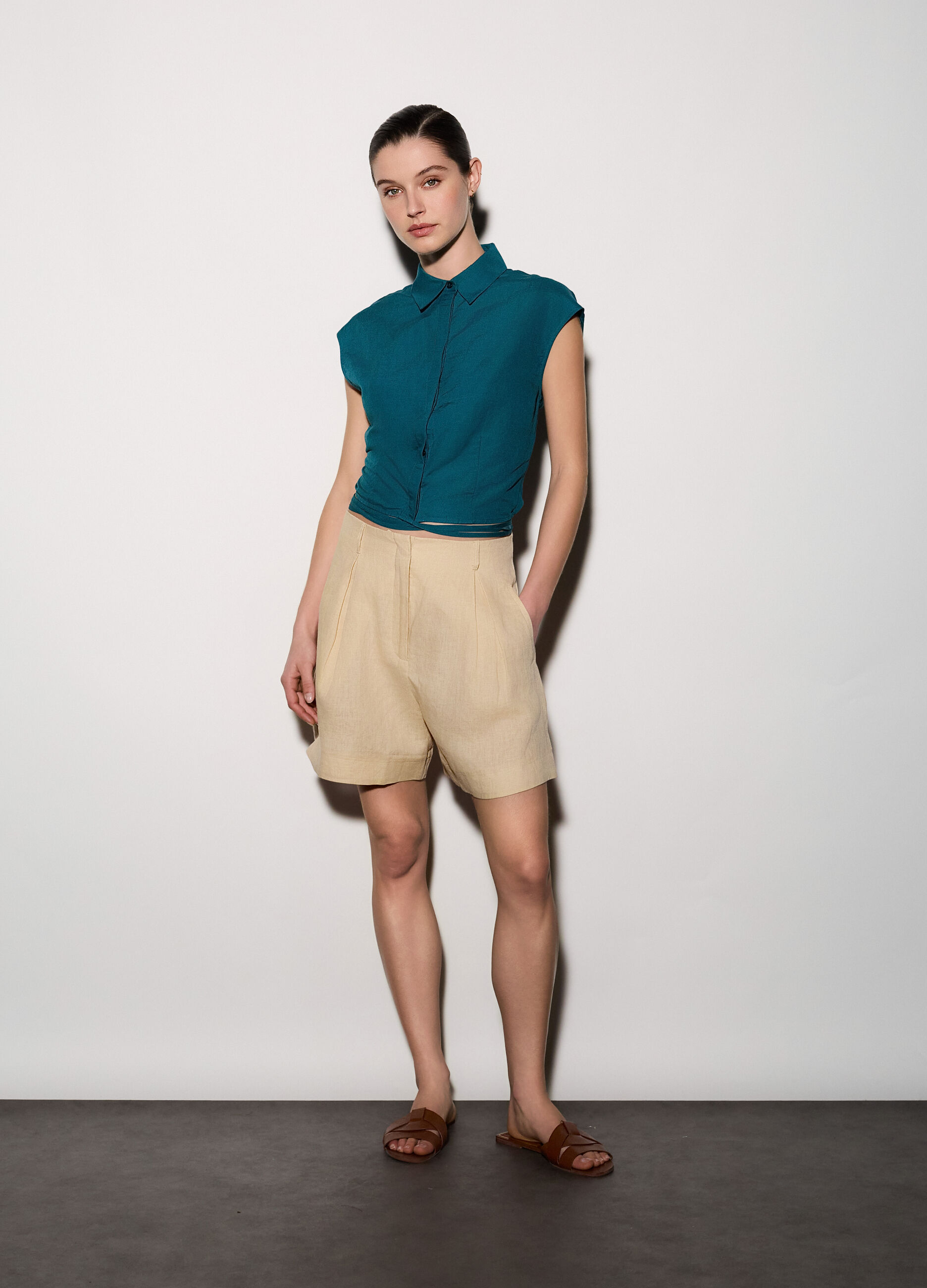 Shorts regular fit in puro lino donna_0