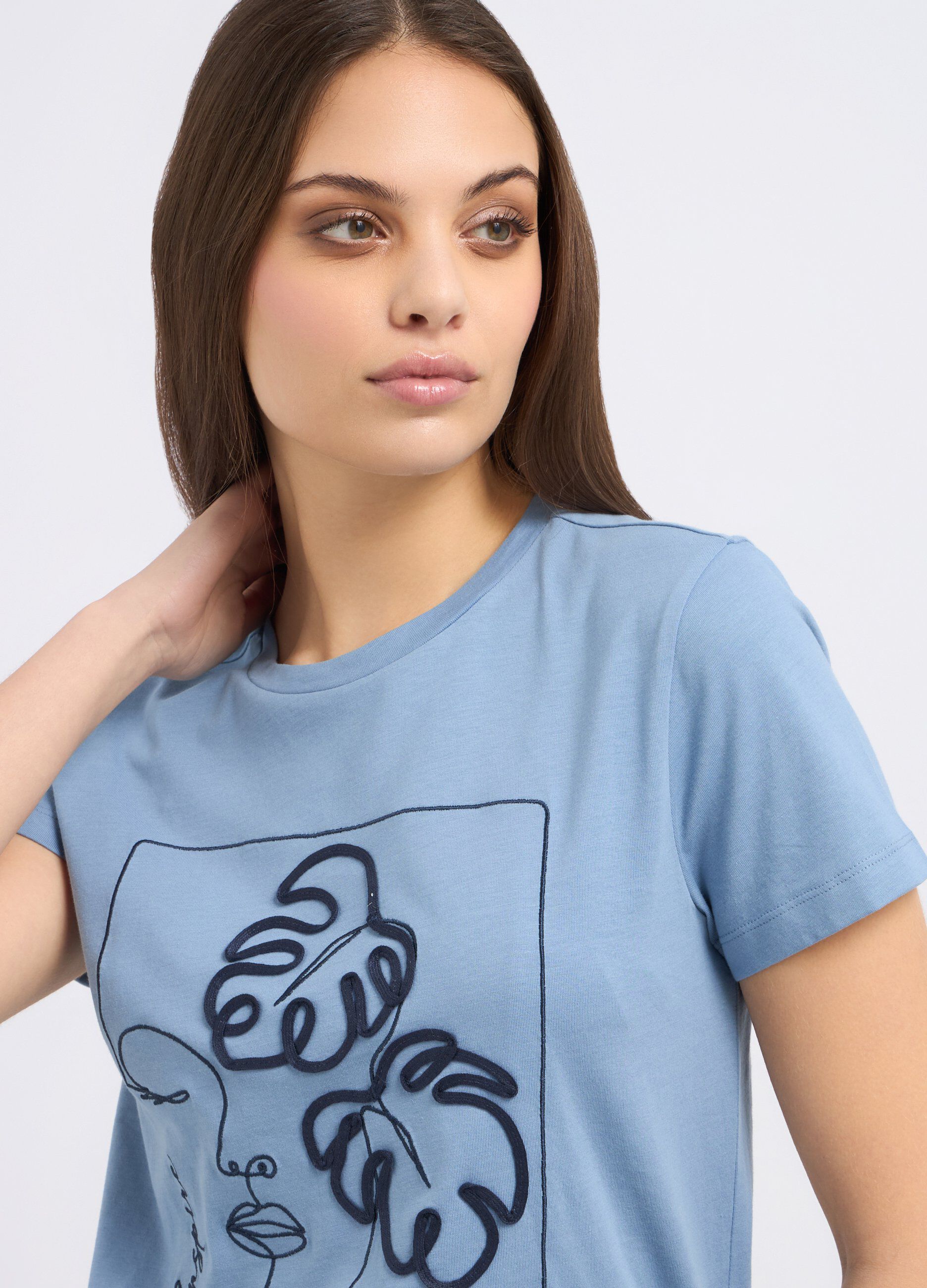 T-shirt in puro cotone con ricami ed applicazioni donna_2