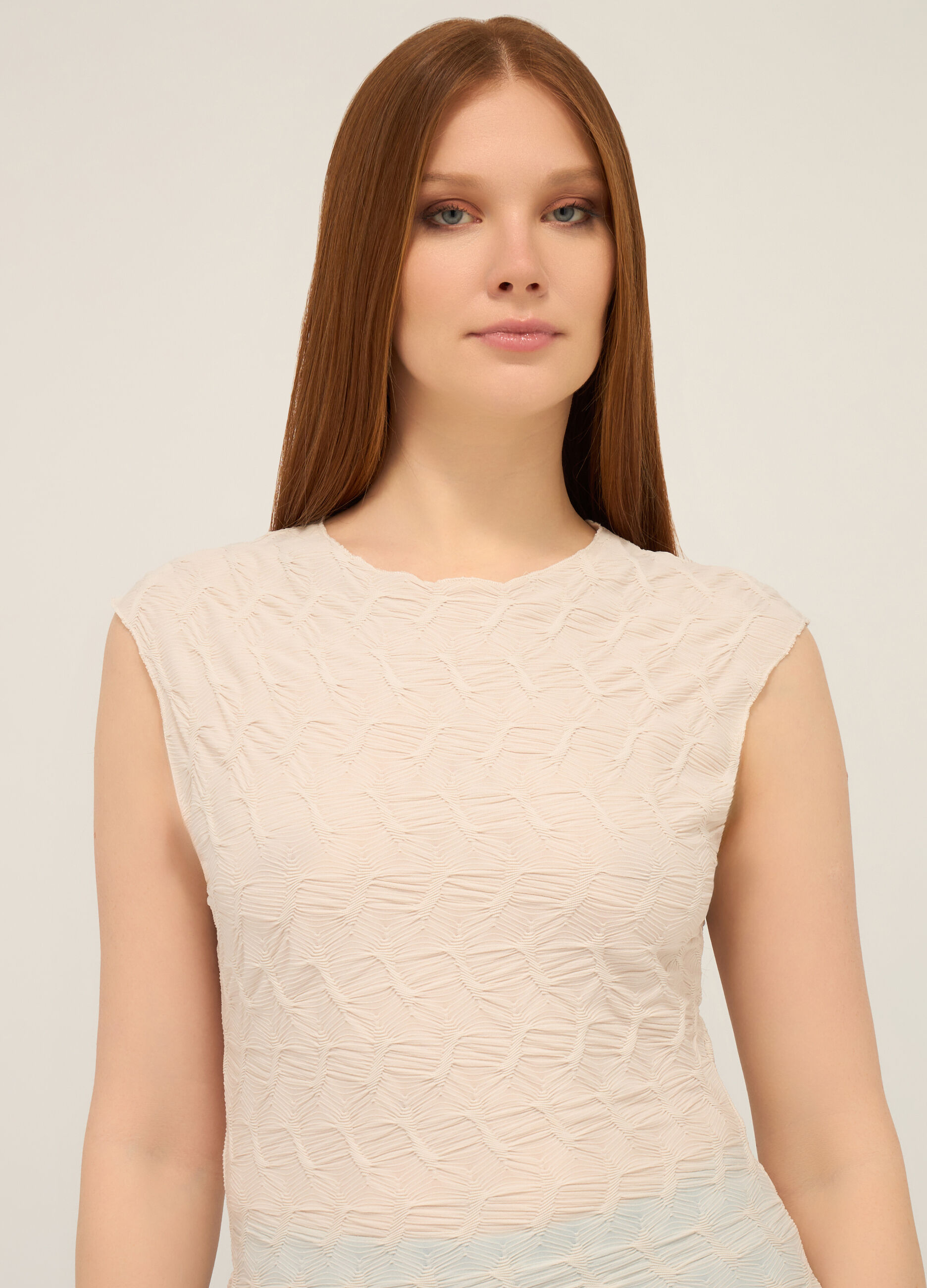 T-shirt smanicata donna