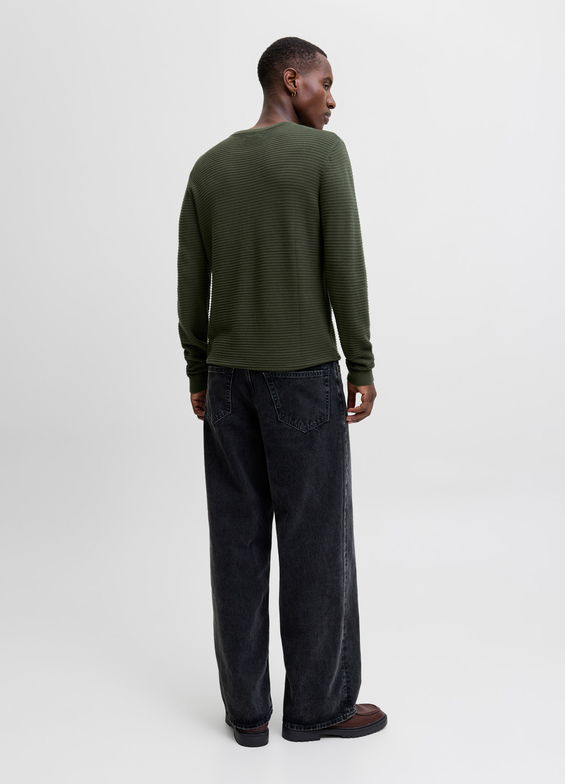 Maglione girocollo con motivo in rilievo uomo_1