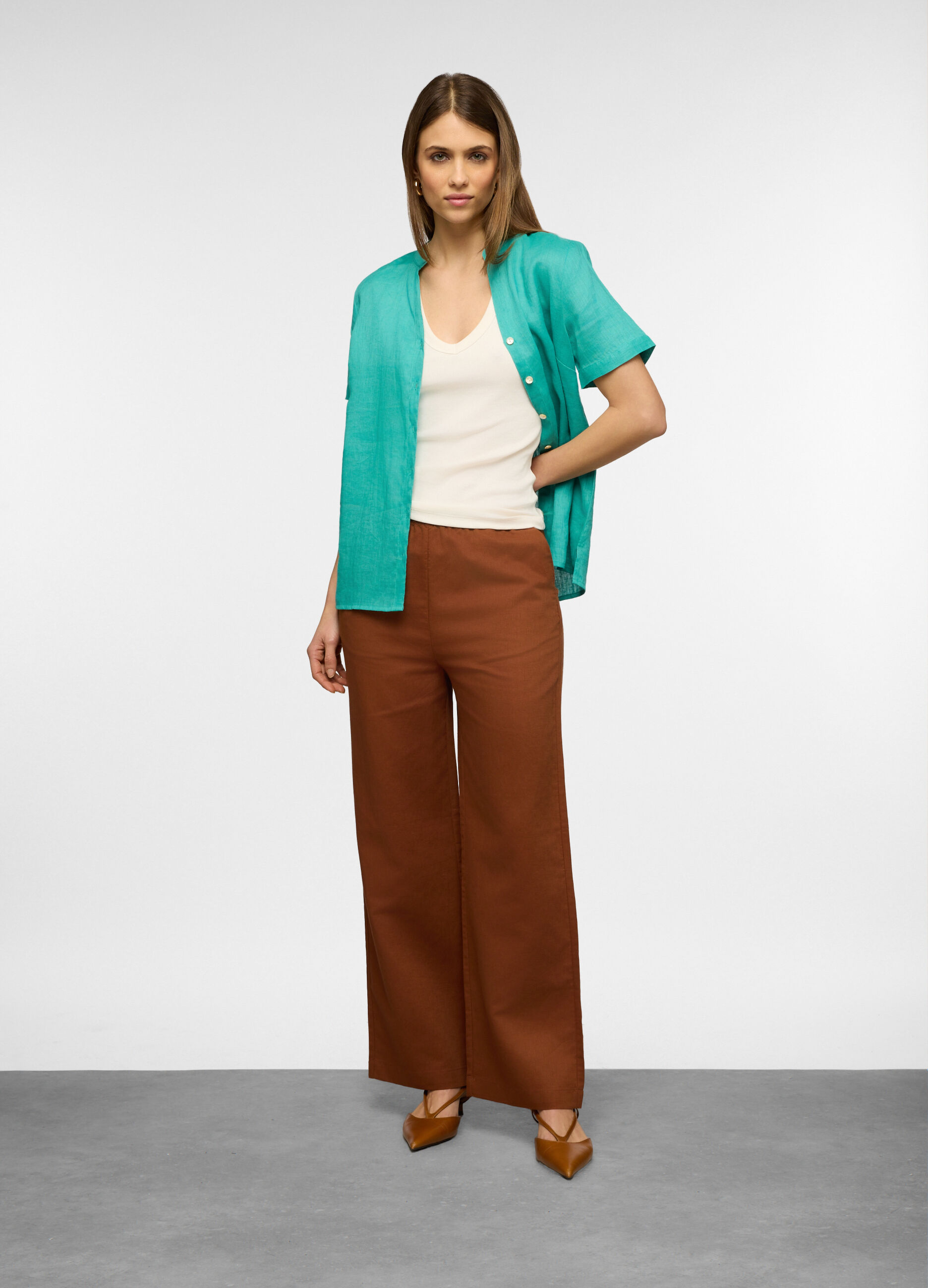 Camicia fit regular con colletto coreano in puro lino donna_0