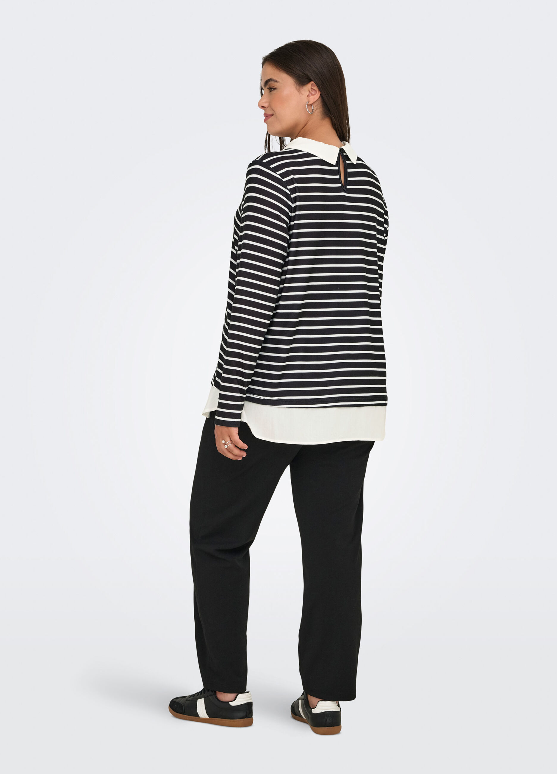 Top a maniche lunghe loose fit_1