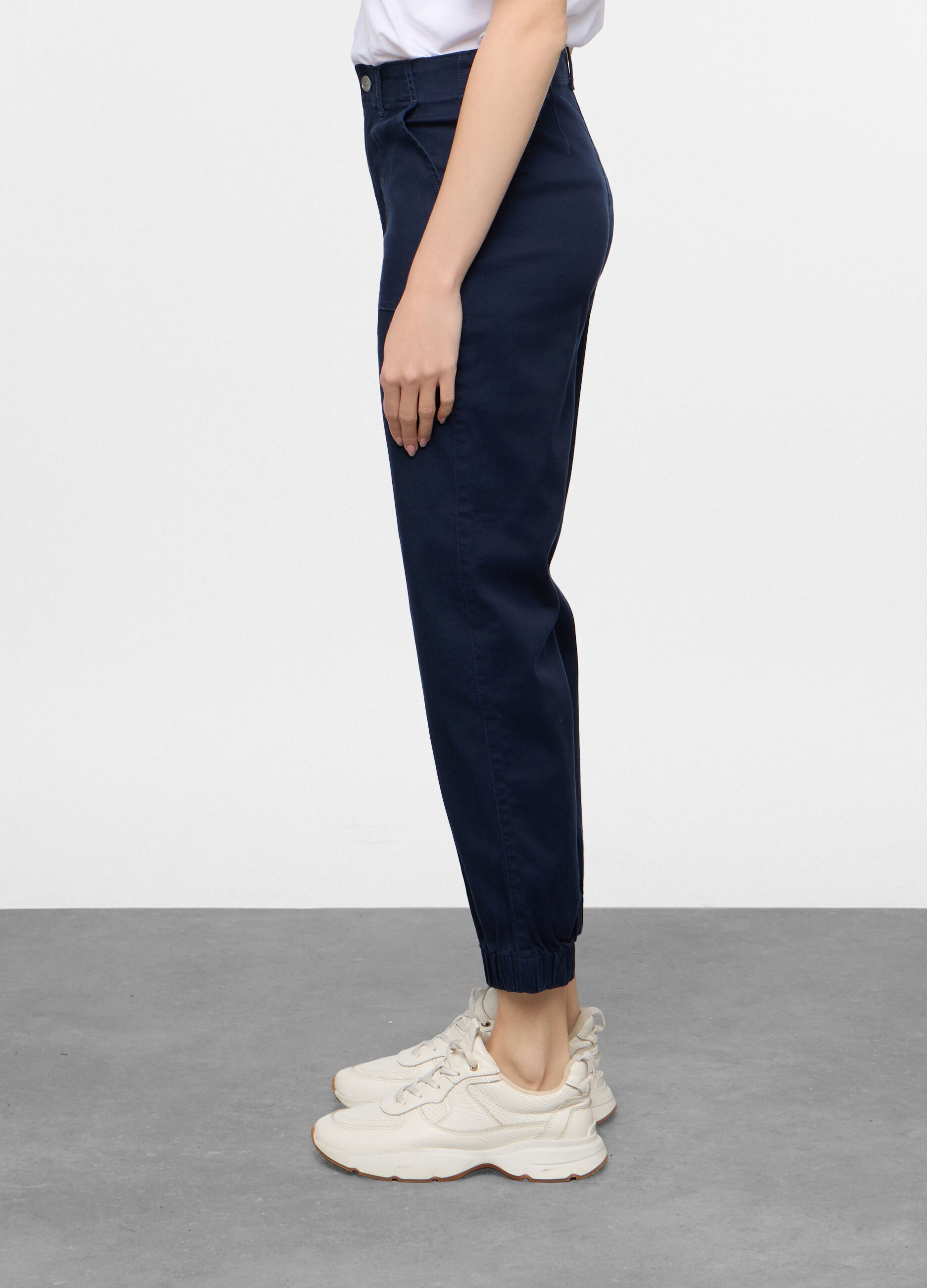 Jogger fit straight in cotone con fondo elasticato donna_1