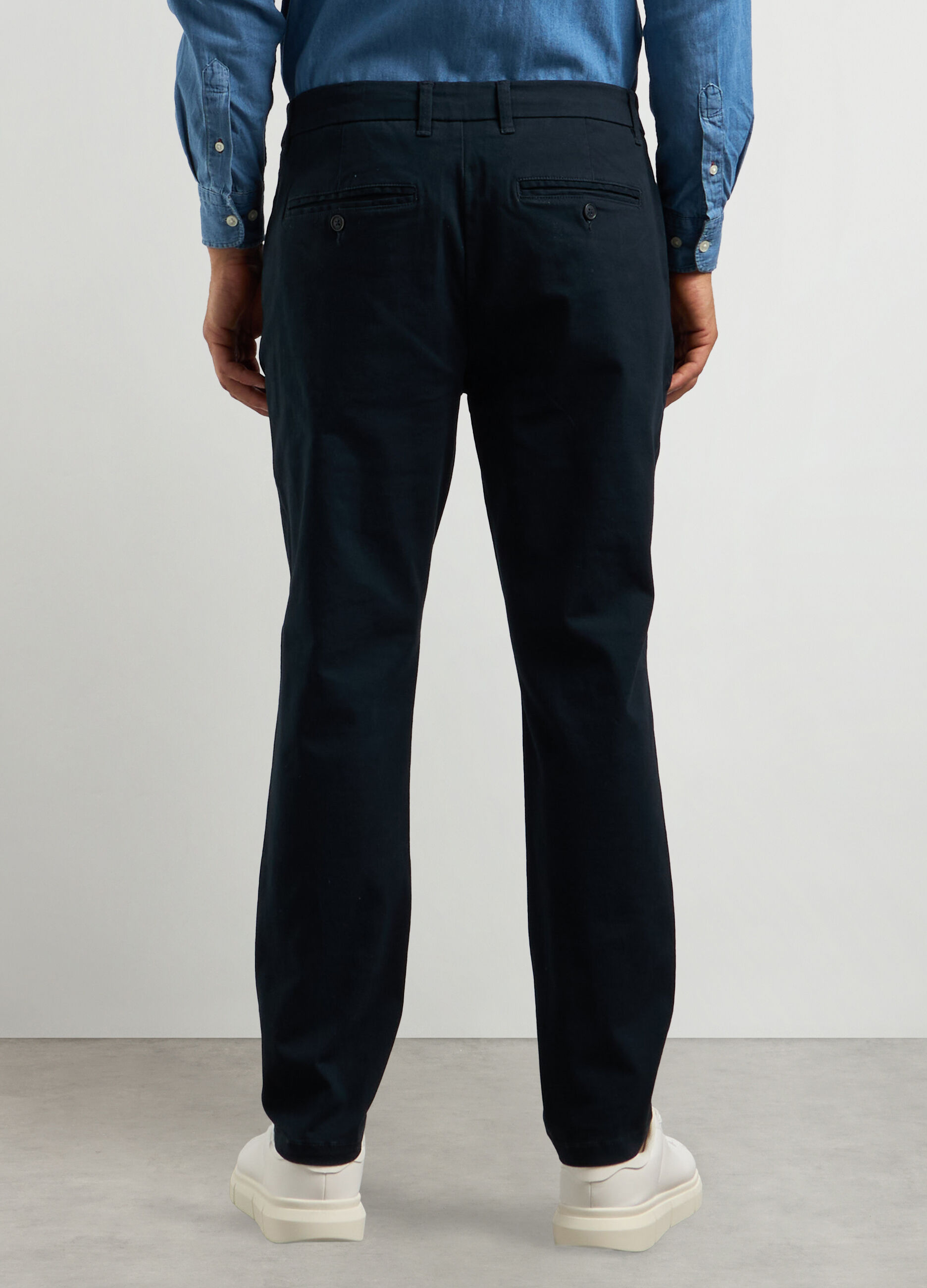 Pantaloni chino carrot fit in twill stretch uomo_1