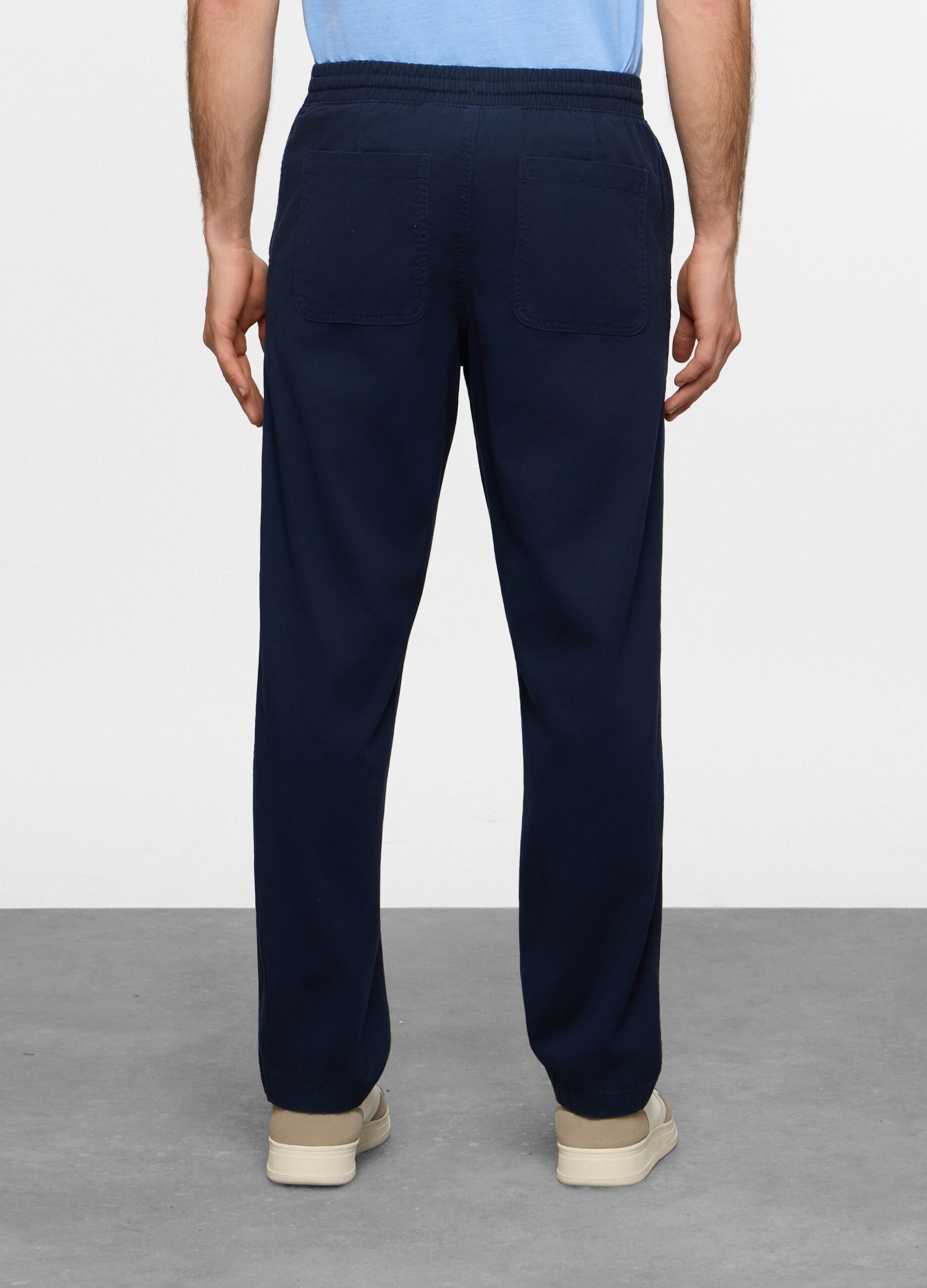 Pantaloni chino relaxed fit in cotone uomo_1