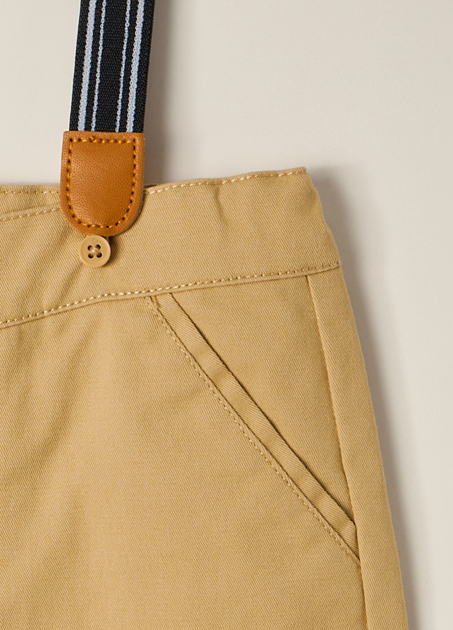 Shorts in twill con bretelle IANA neonato_1