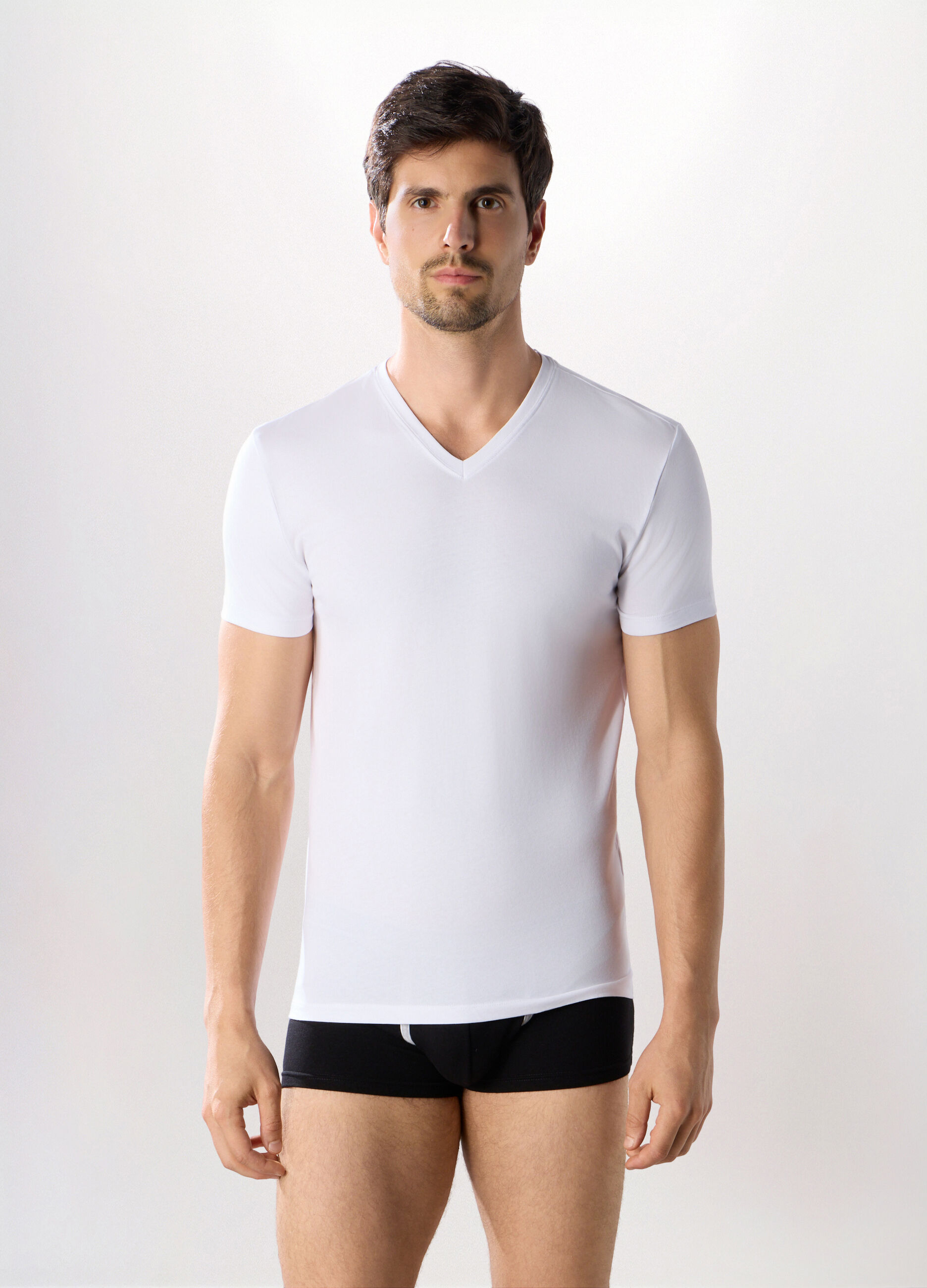 T-shirt collo a V in cotone stretch uomo_0