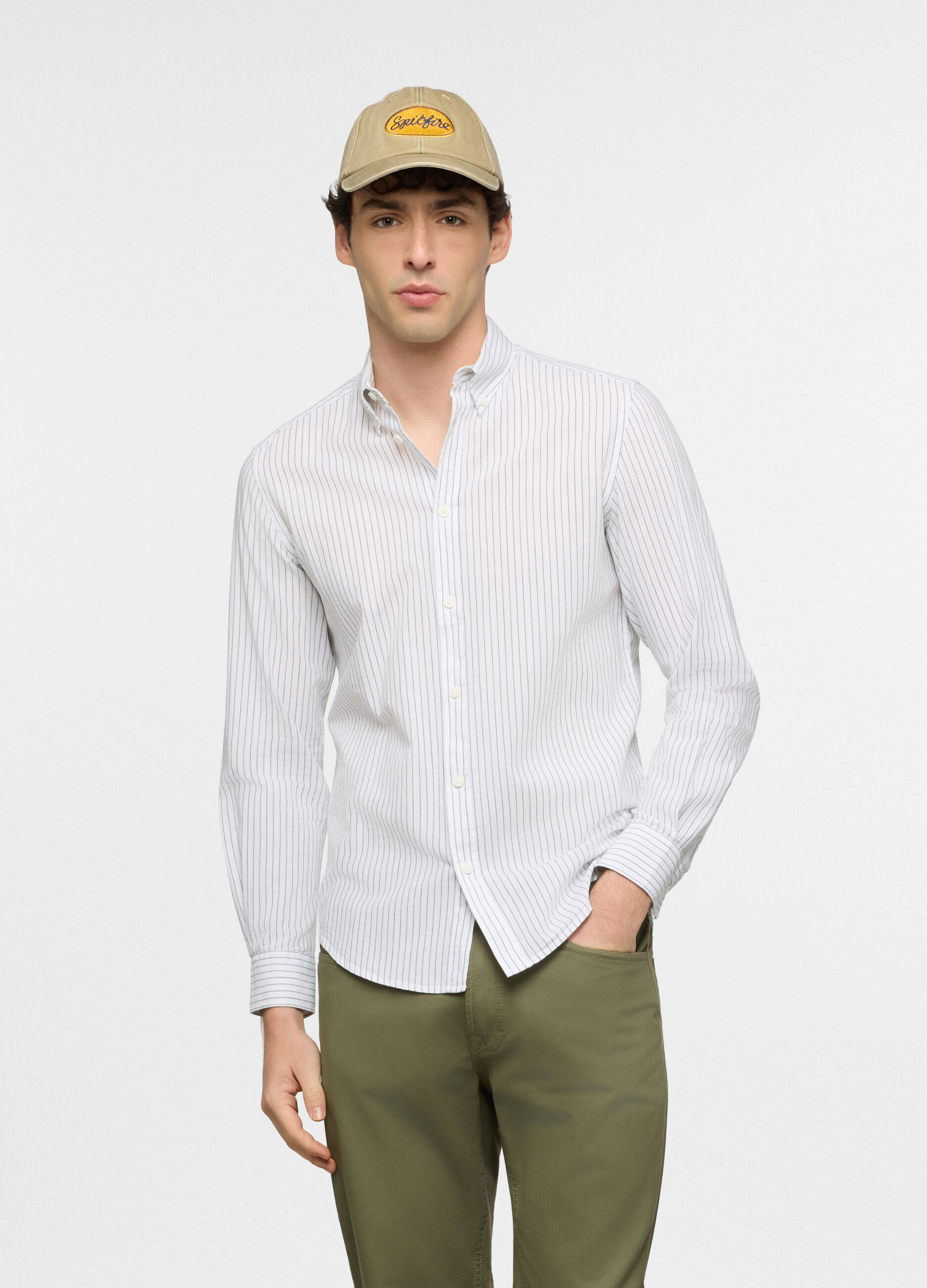 Camicia regular fit con colletto button down a righe uomo_0