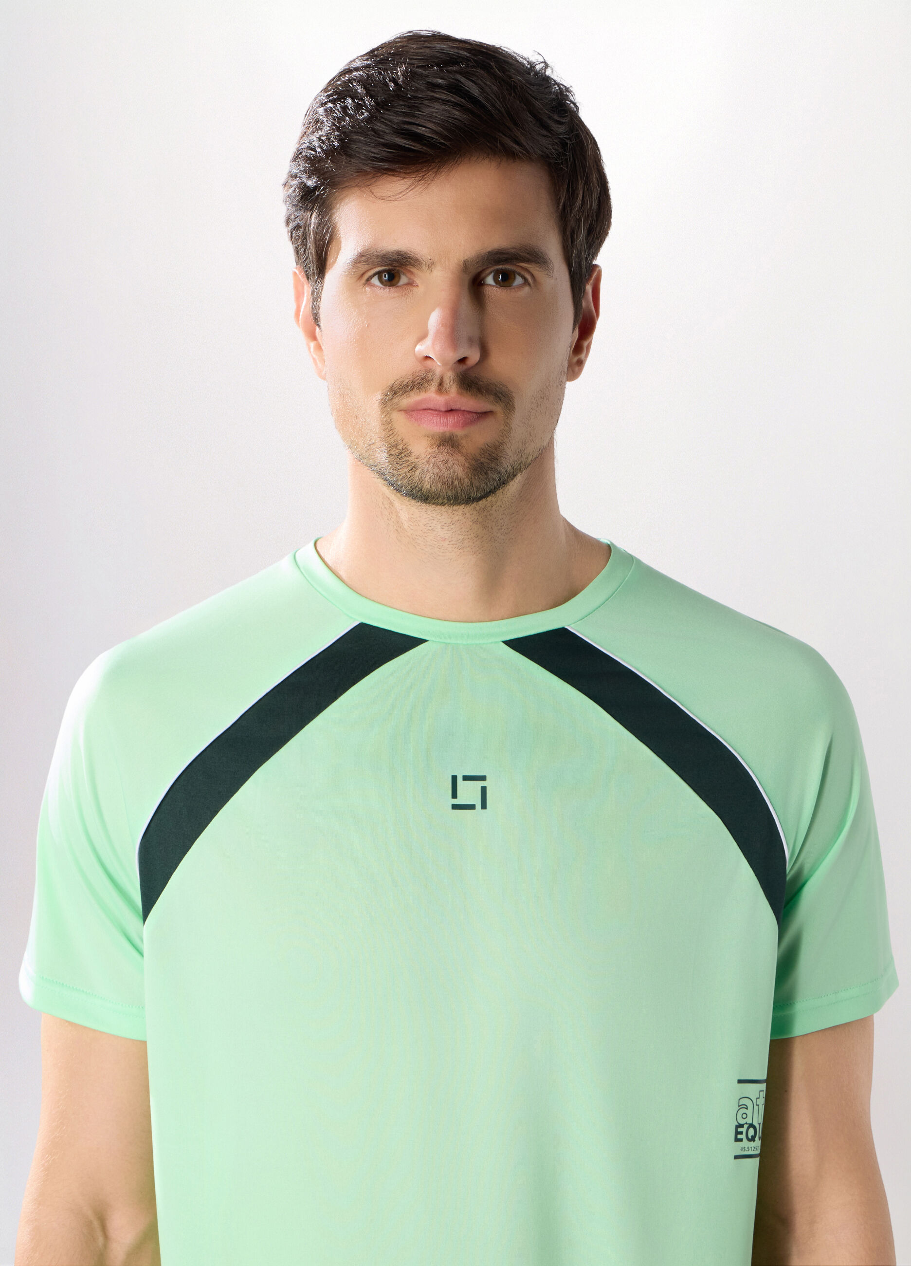 T-shirt sportiva con inserti uomo_2