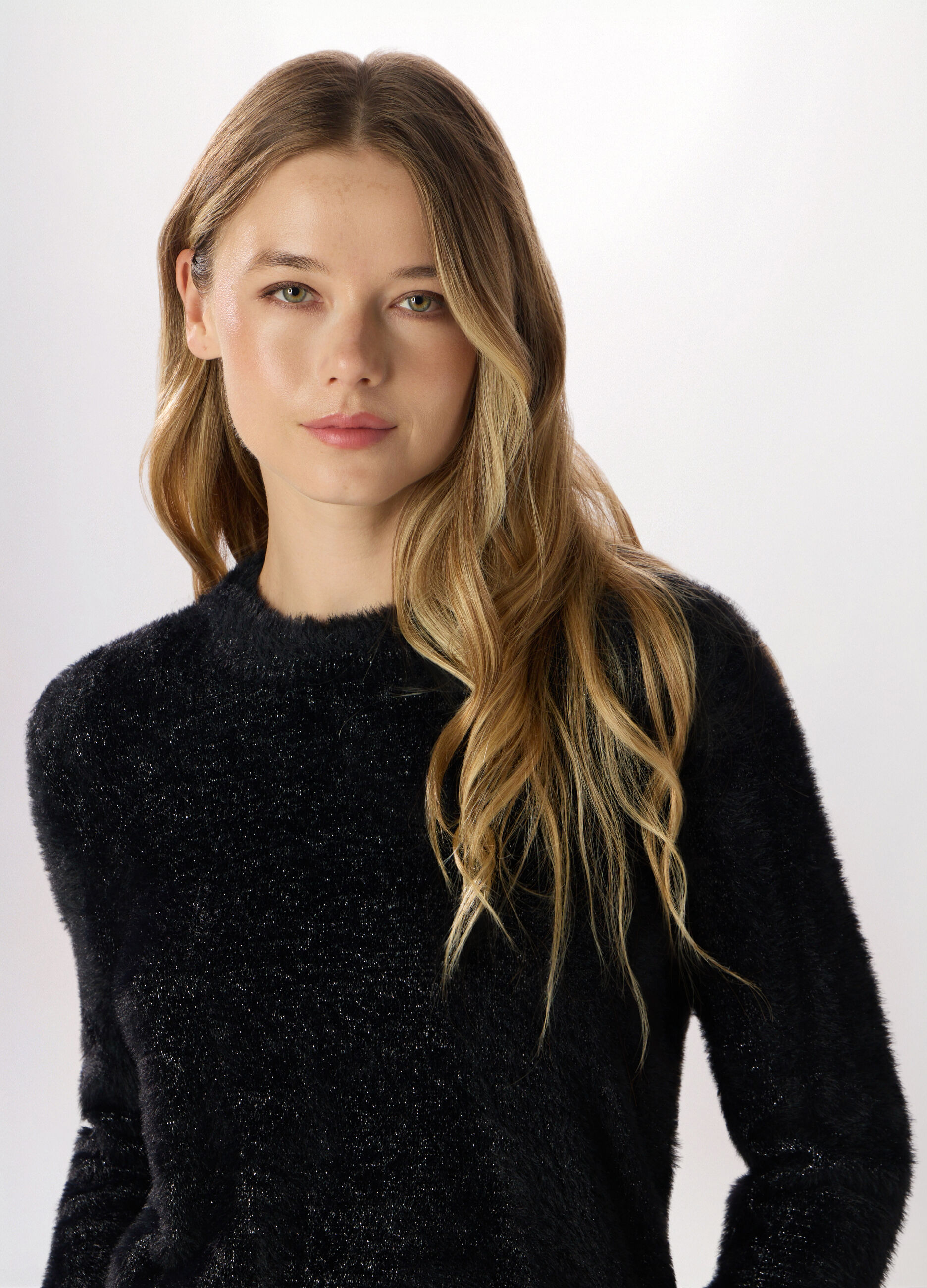 Maglione fluffy con filo lurex donna_2