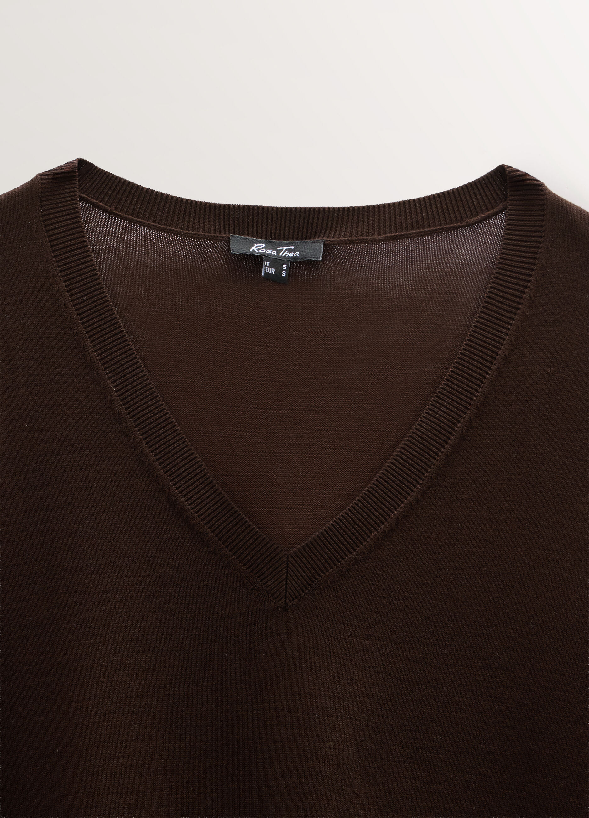 Maglia con scollo a V rasata donna curvy_2