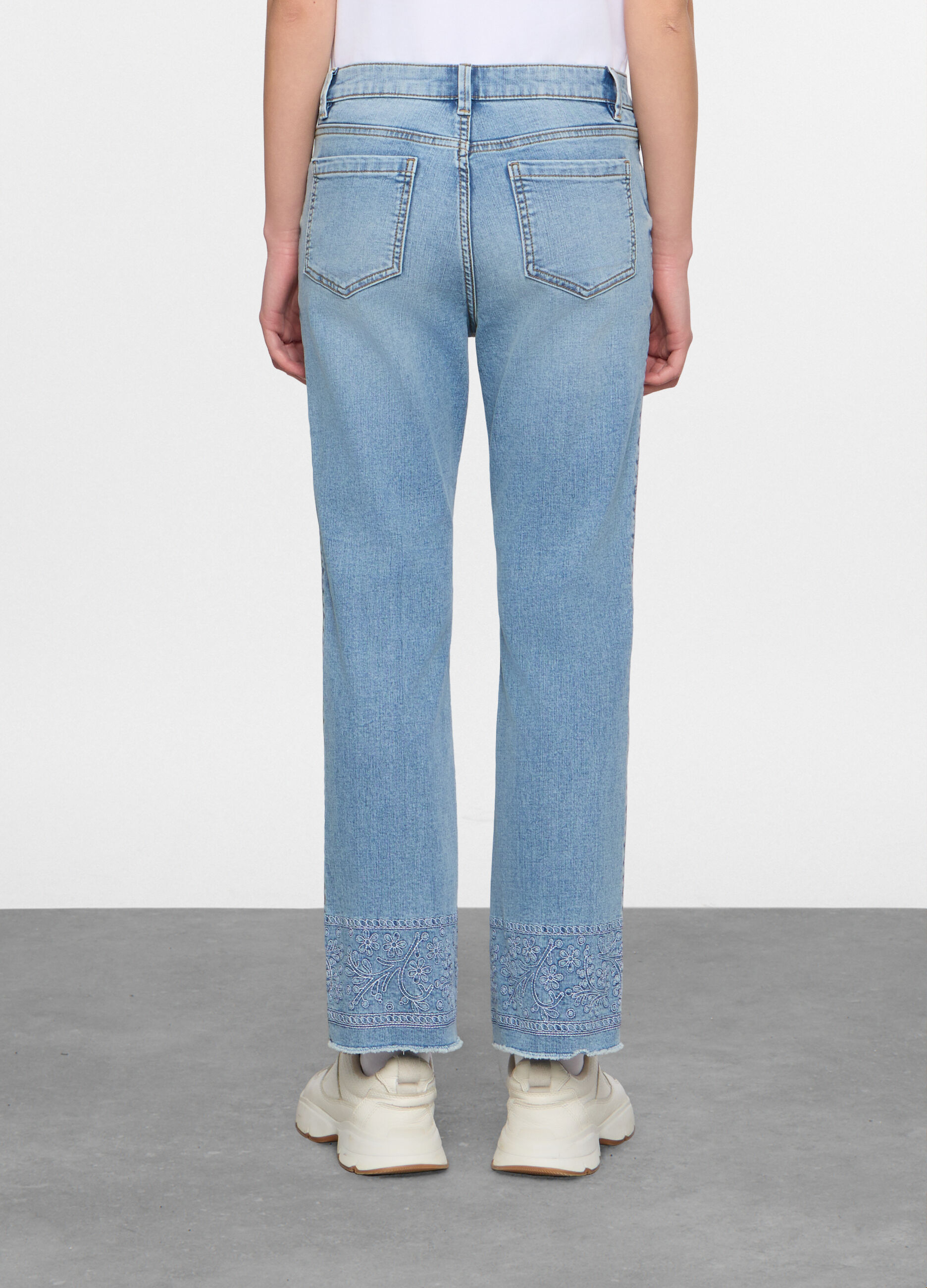 5 Tasche fit Mini Flare in denim stretch con ricamo al fondo donna_2