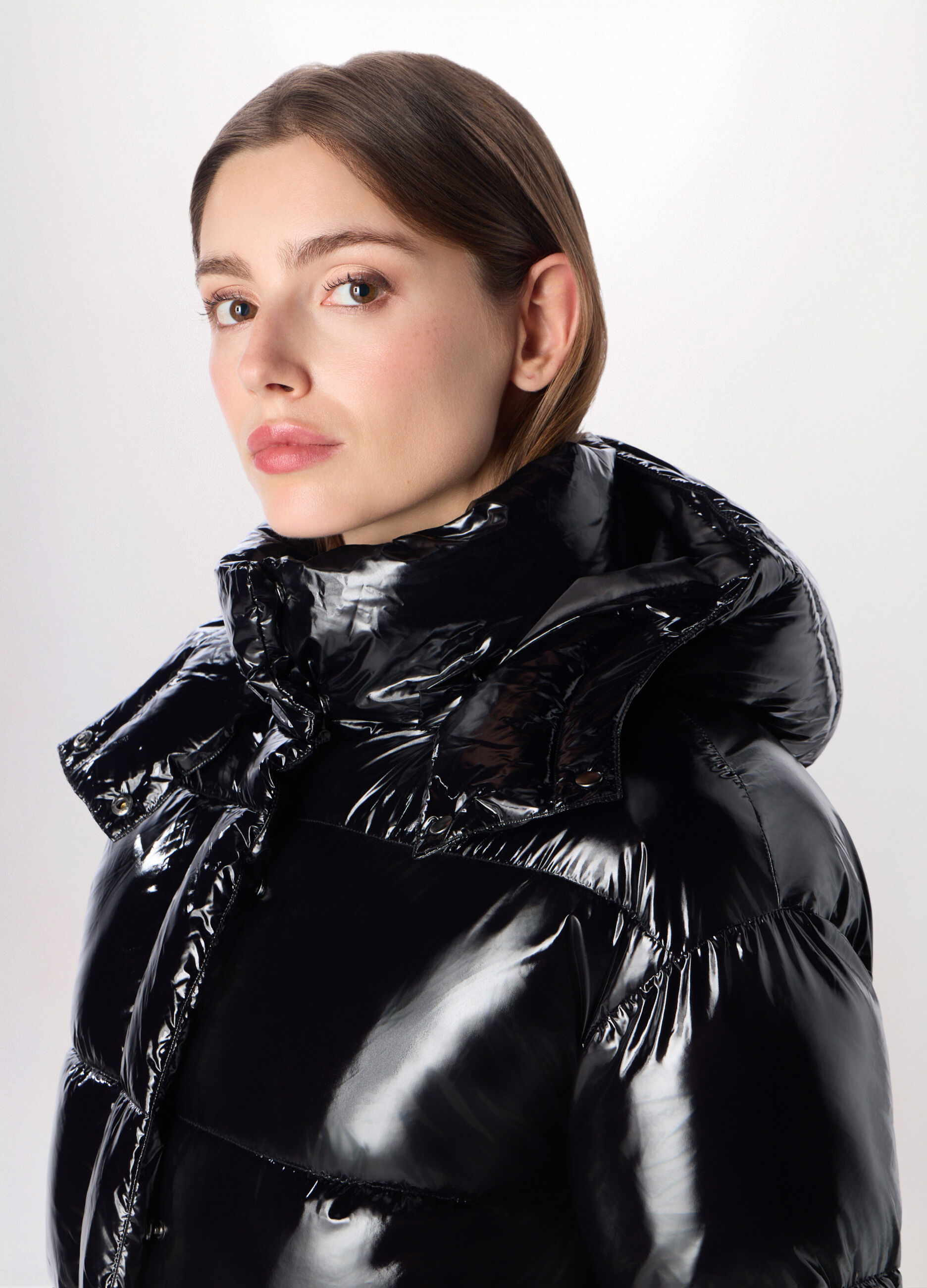 Giubbino imbottito con cappuccio donna_2