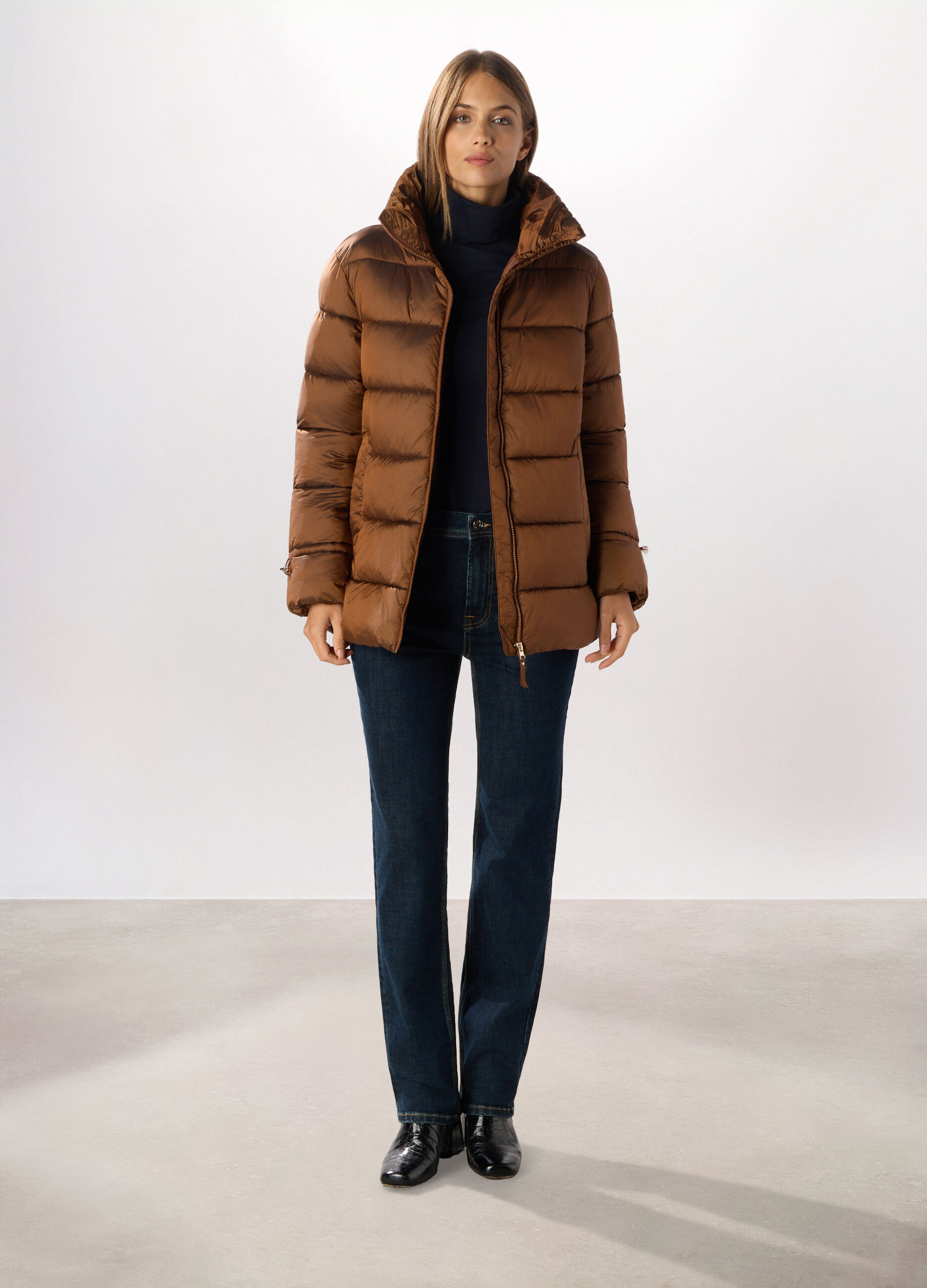 Giubbotto imbottito a collo alto donna_0