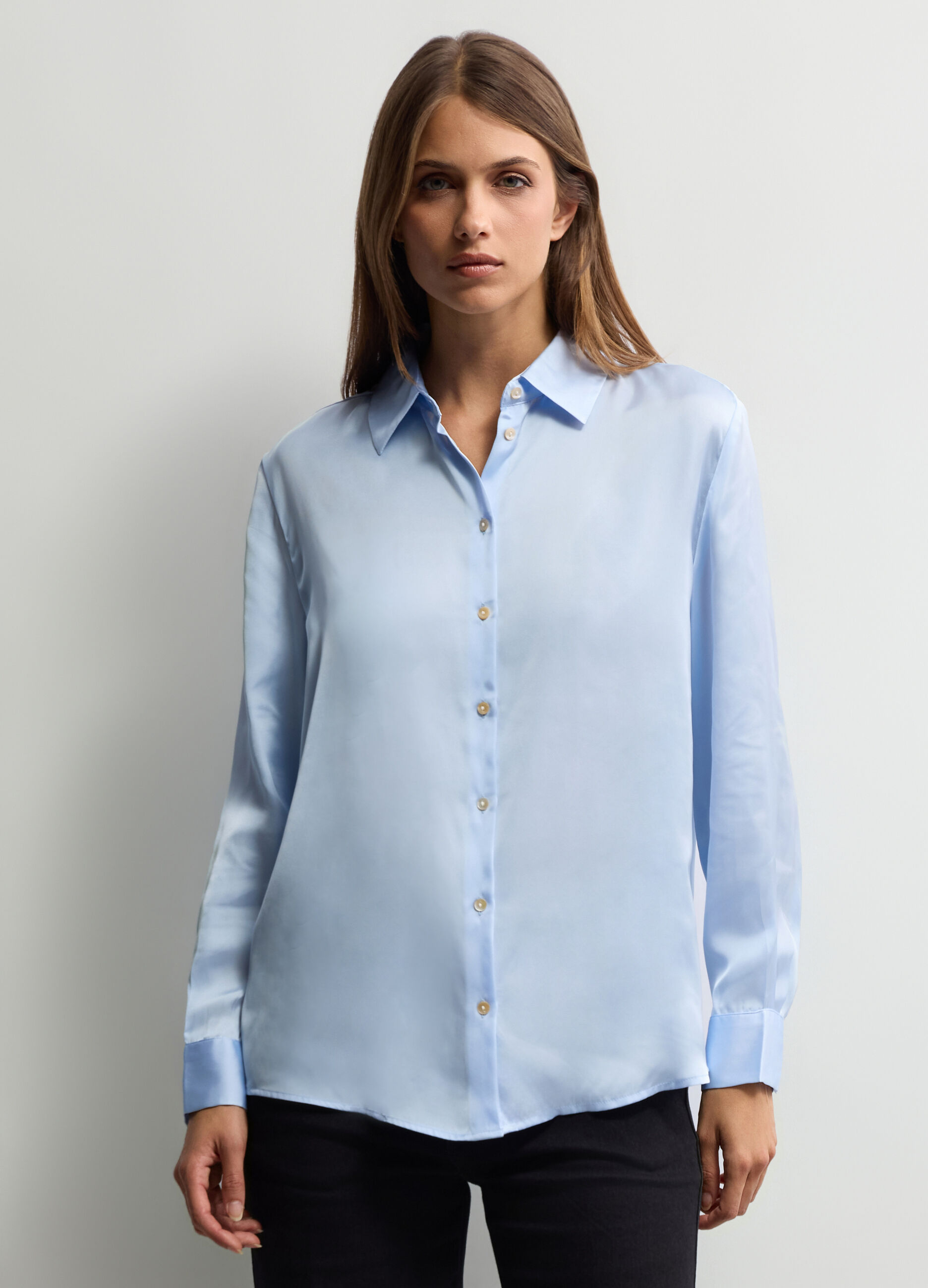 Camicia Fit Over con colletto alla francese in raso donna