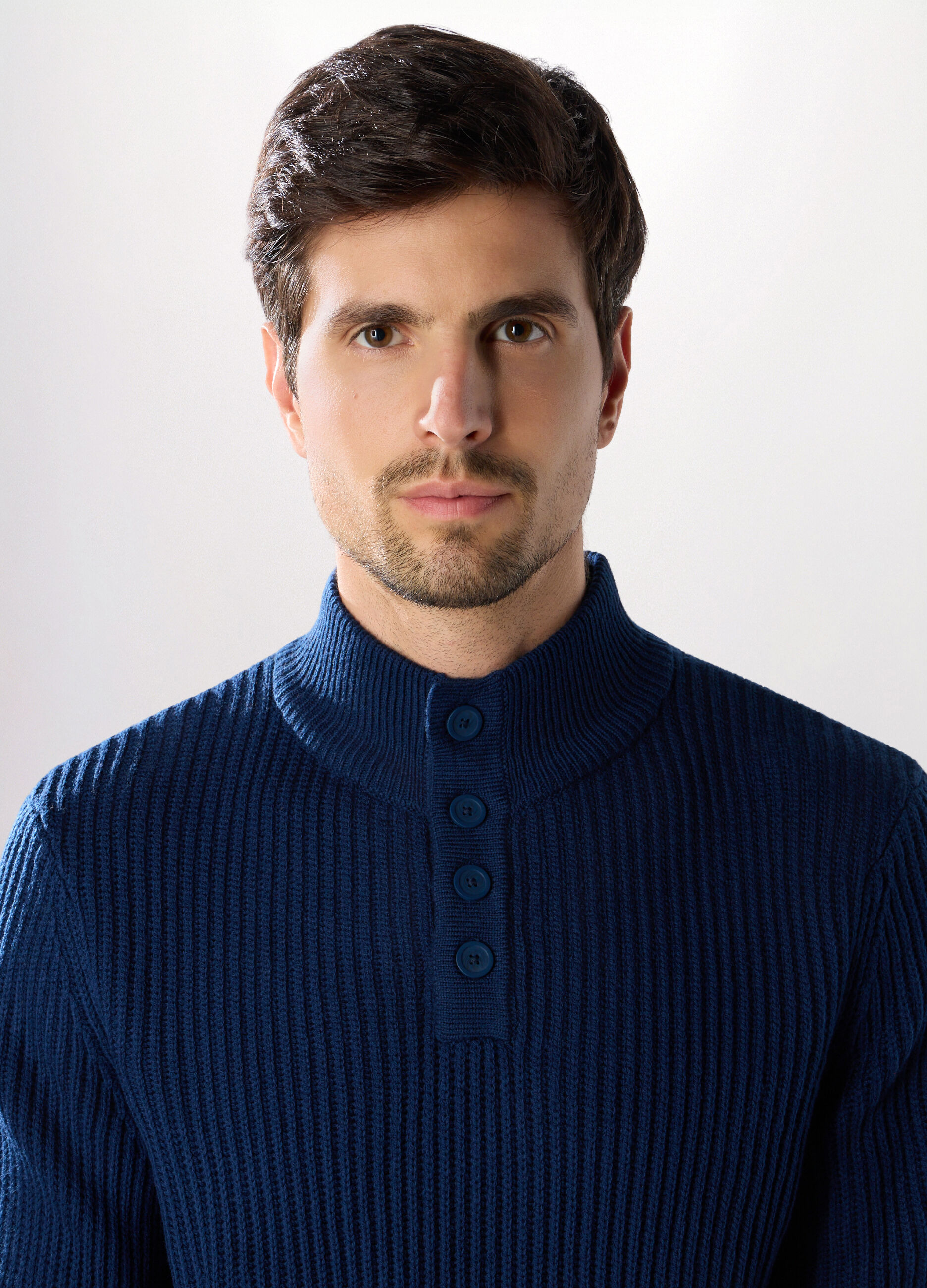 Maglione lupetto con bottoni uomo