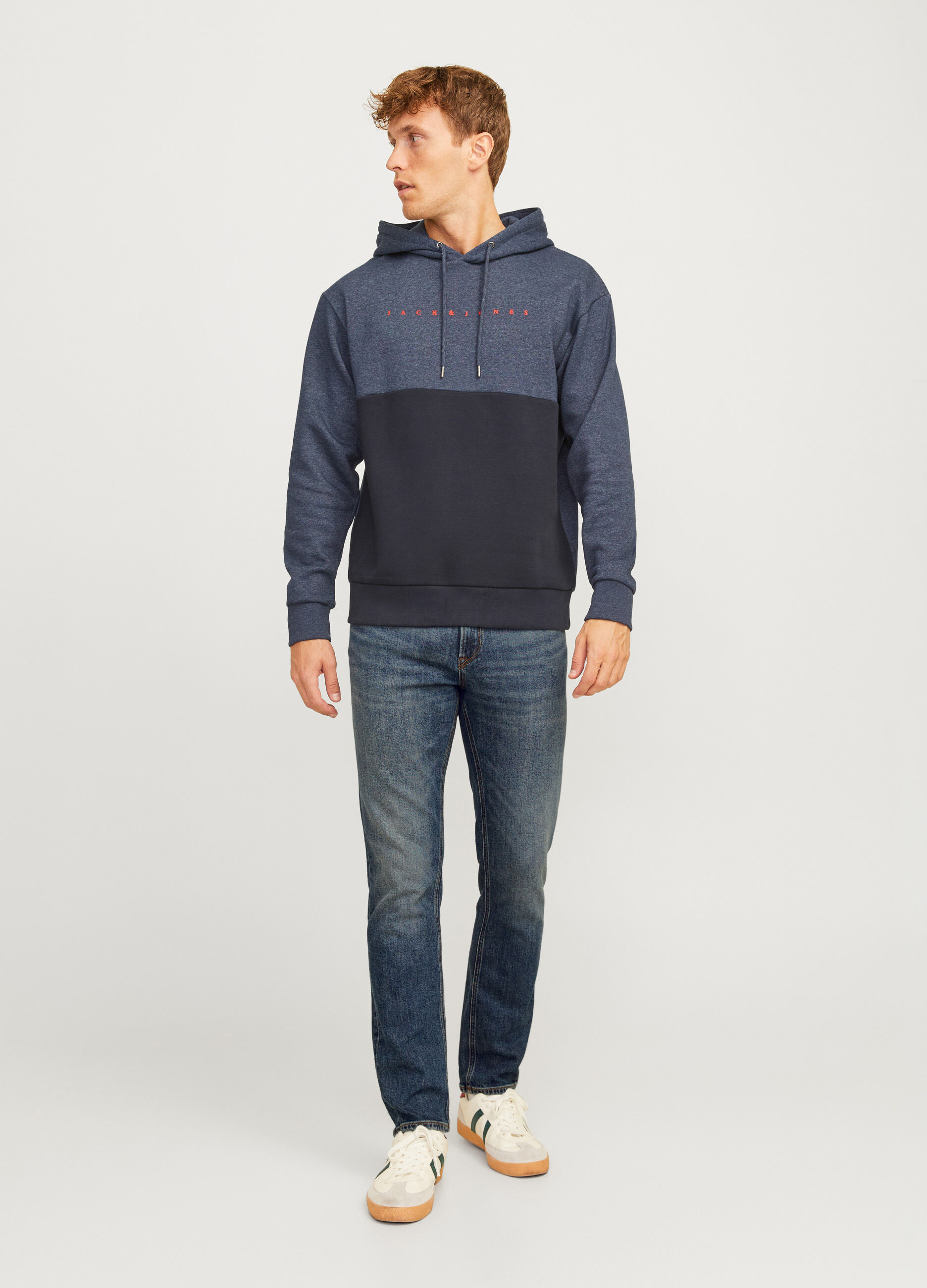 Jeans regular fit in denim lavato uomo_0