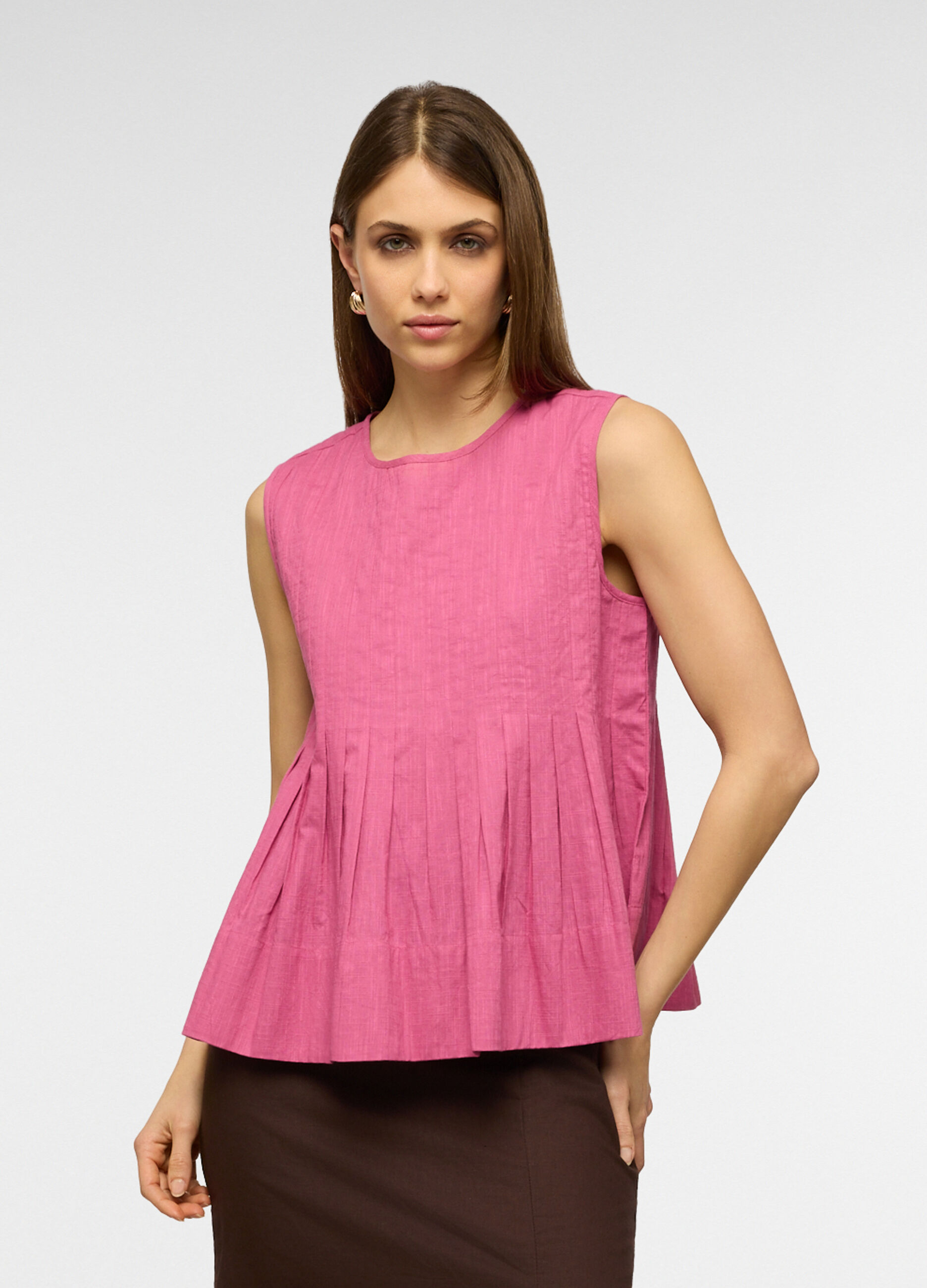 Top pliss&eacute; smanicato a girocollo in puro cotone donna_0