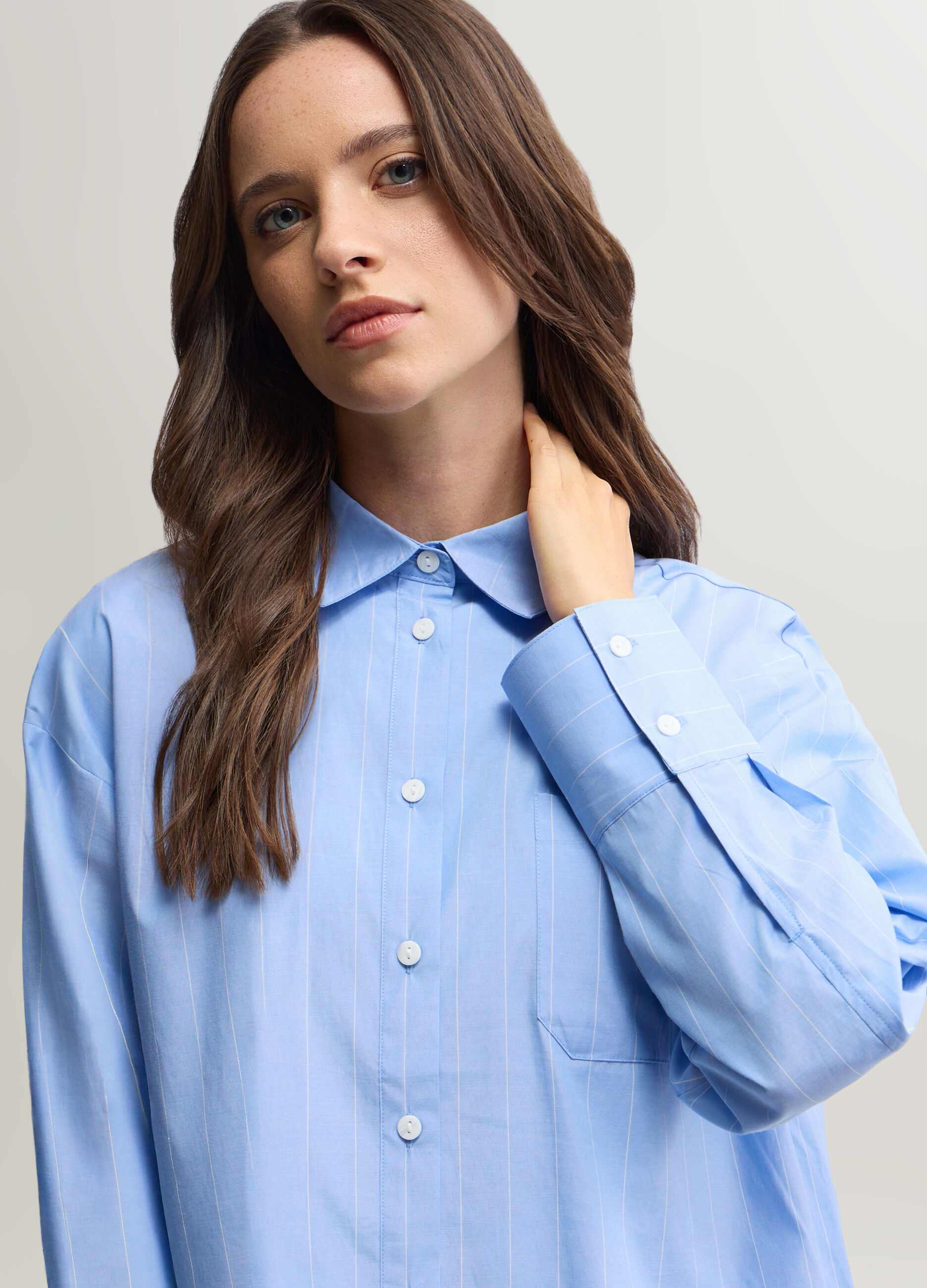 Camicia Fit Over con colletto alla francese in popeline di puro cotone donna_2