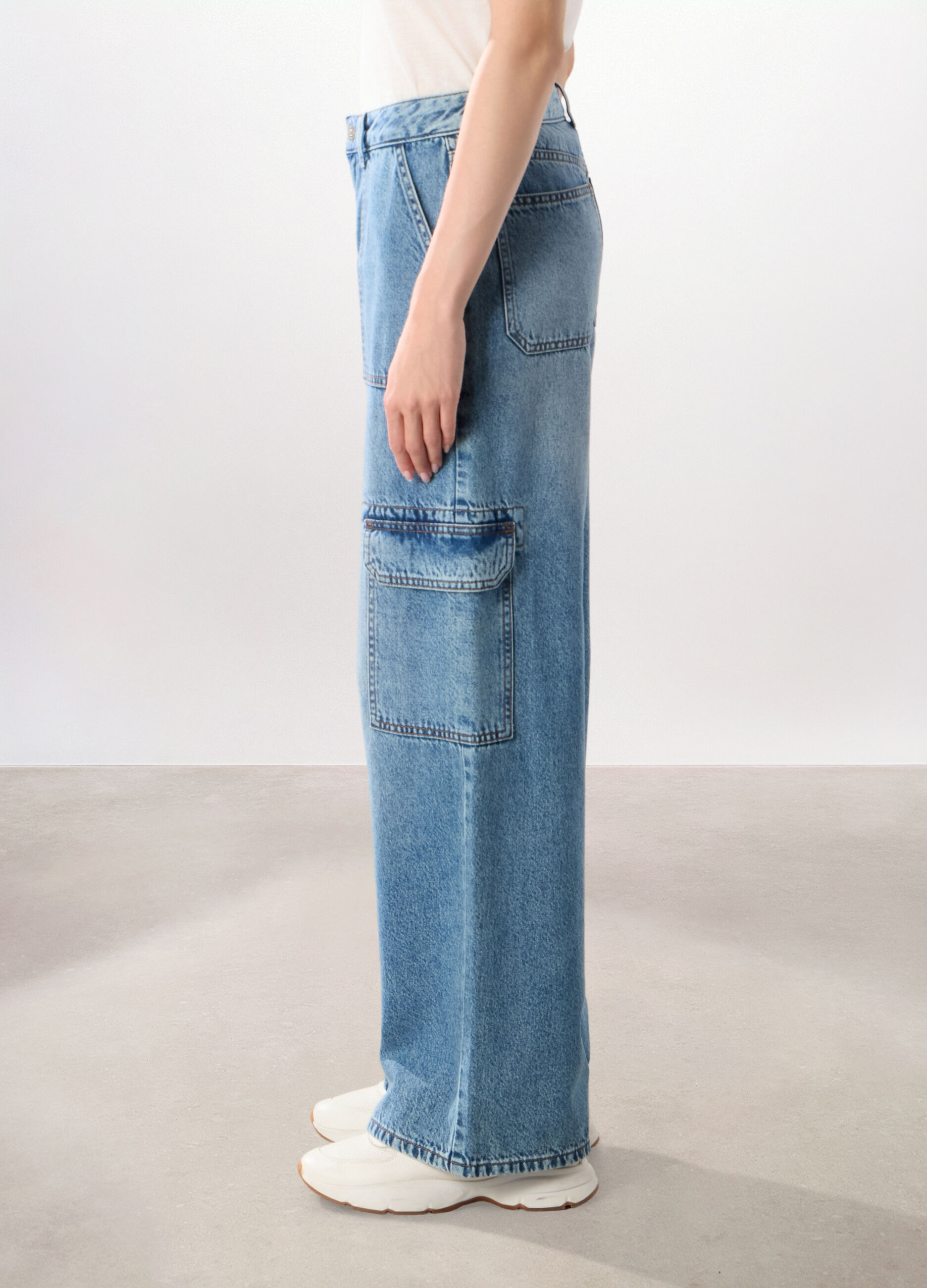 Pantaloni cargo wide leg in denim di puro cotone donna_3