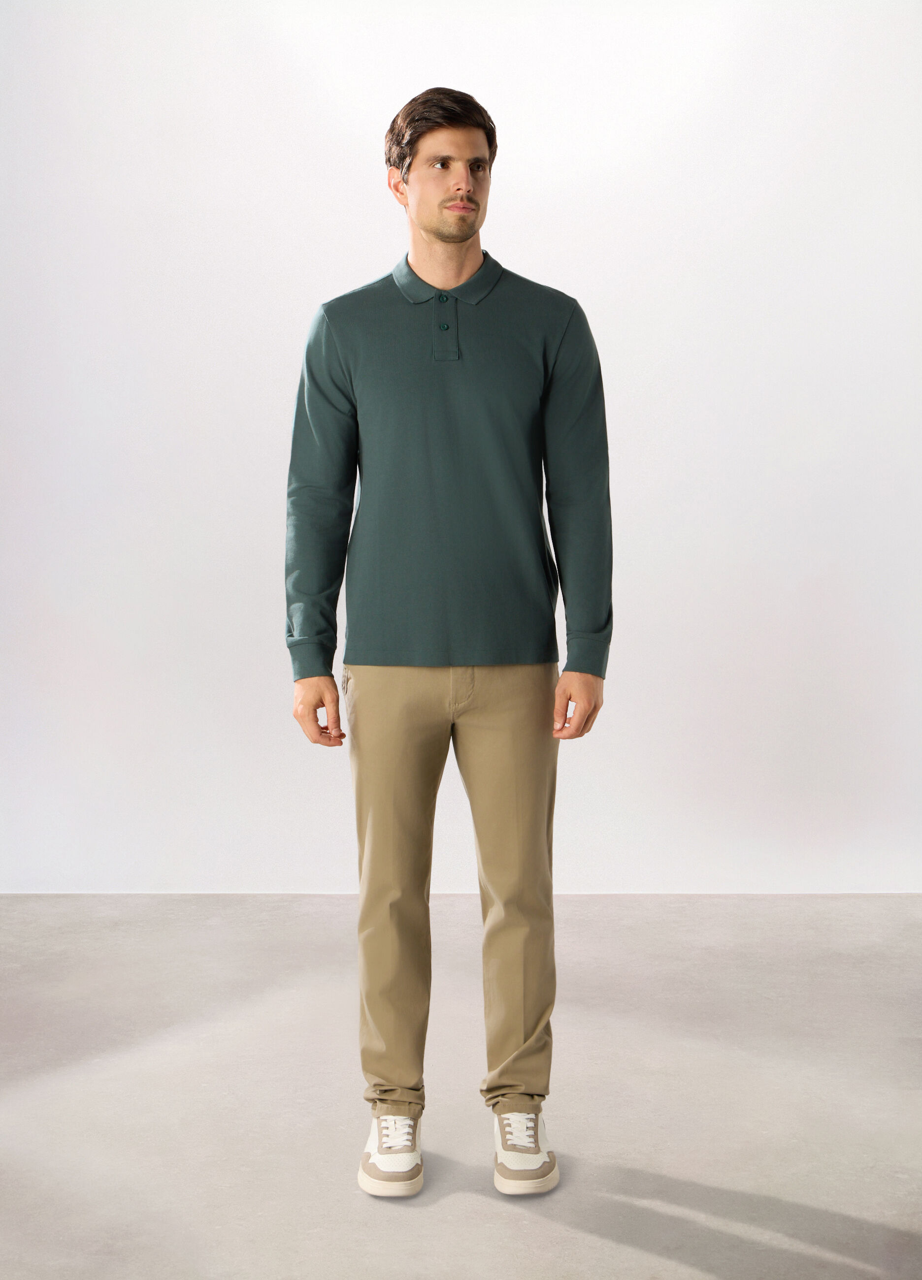 Pantaloni chino regular fit in cotone stretch uomo_0
