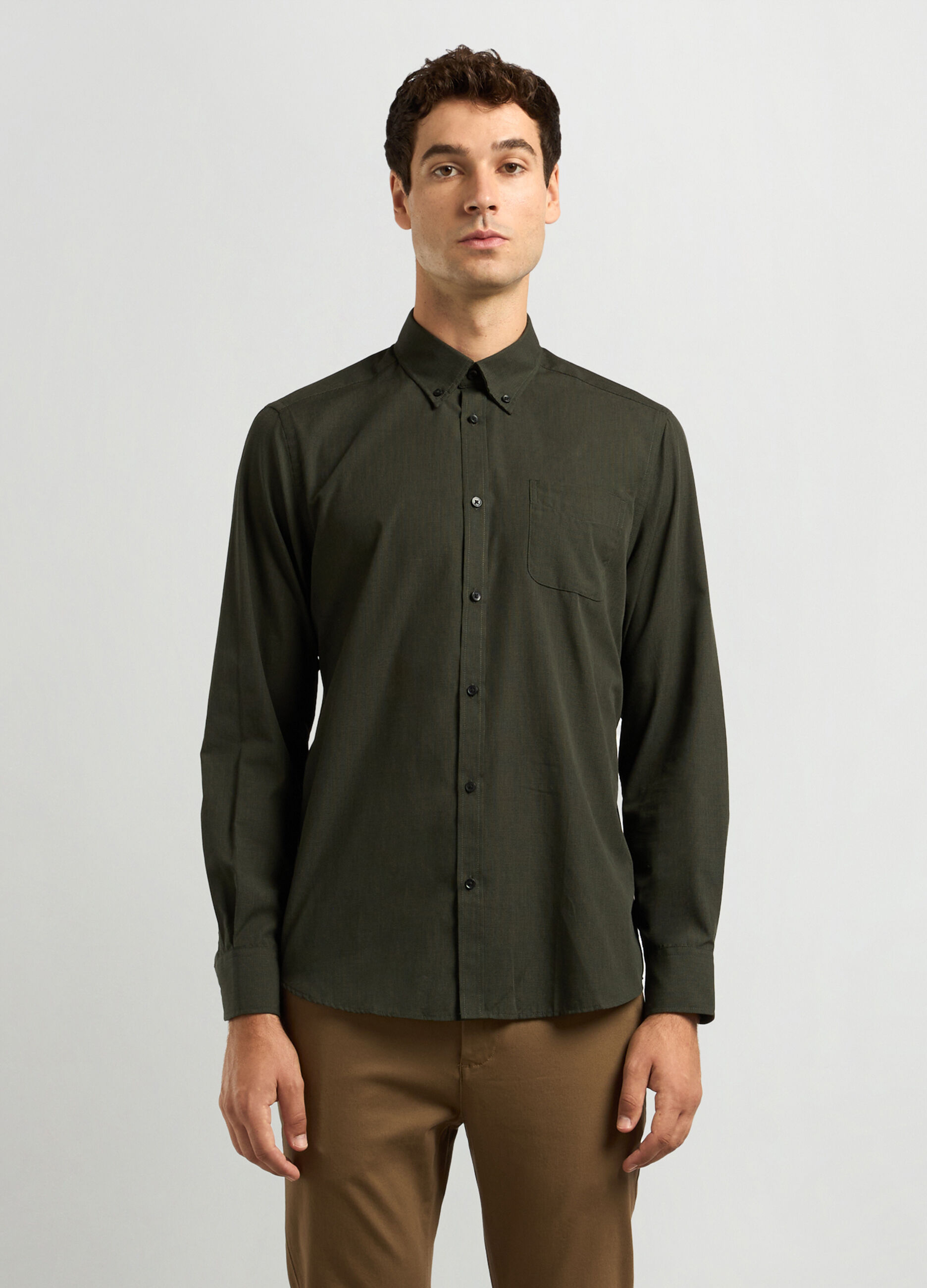 Camicia regular fit colletto button down in misto cotone_0