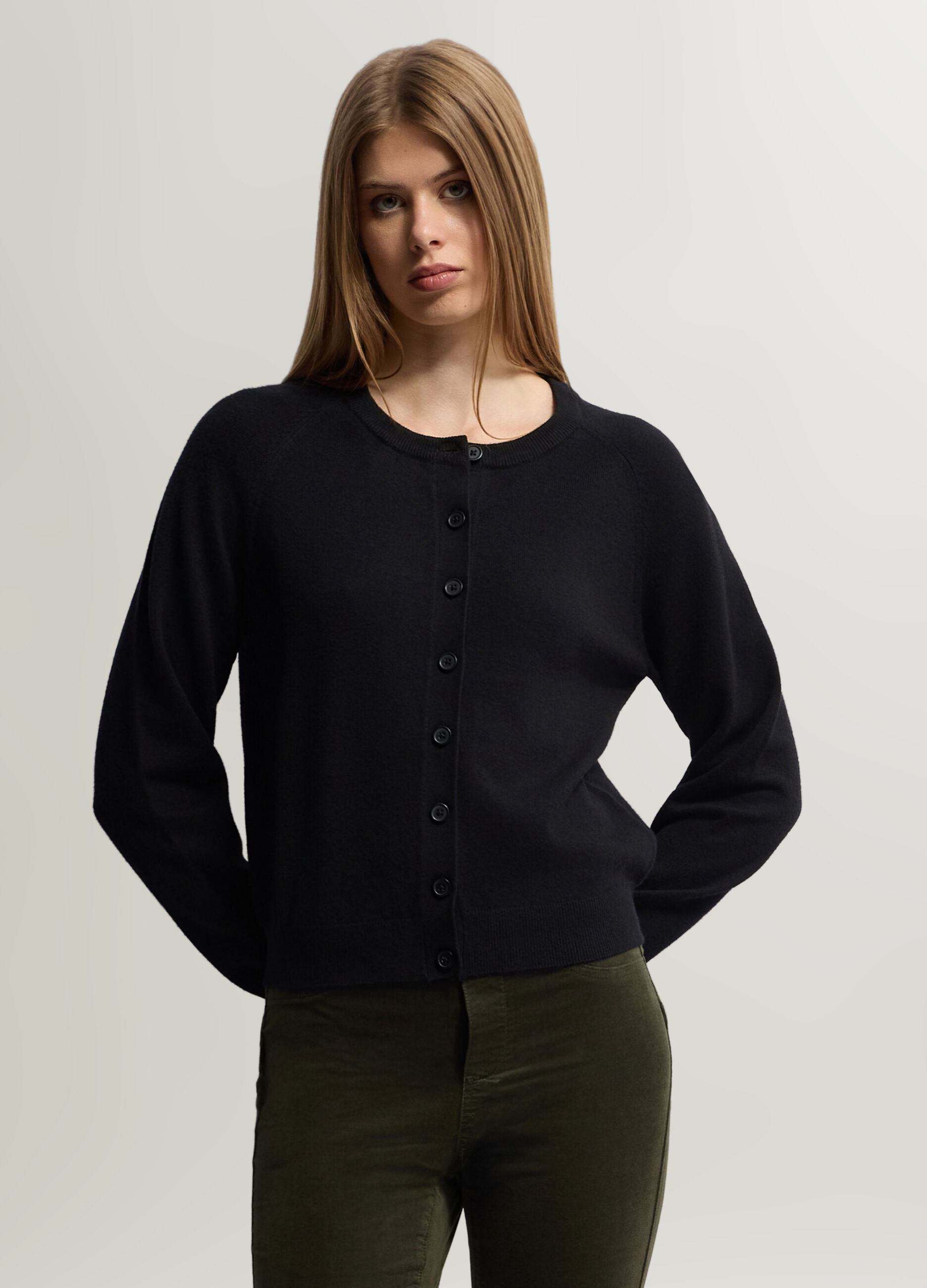 Cardigan girocollo in maglia rasata donna_0