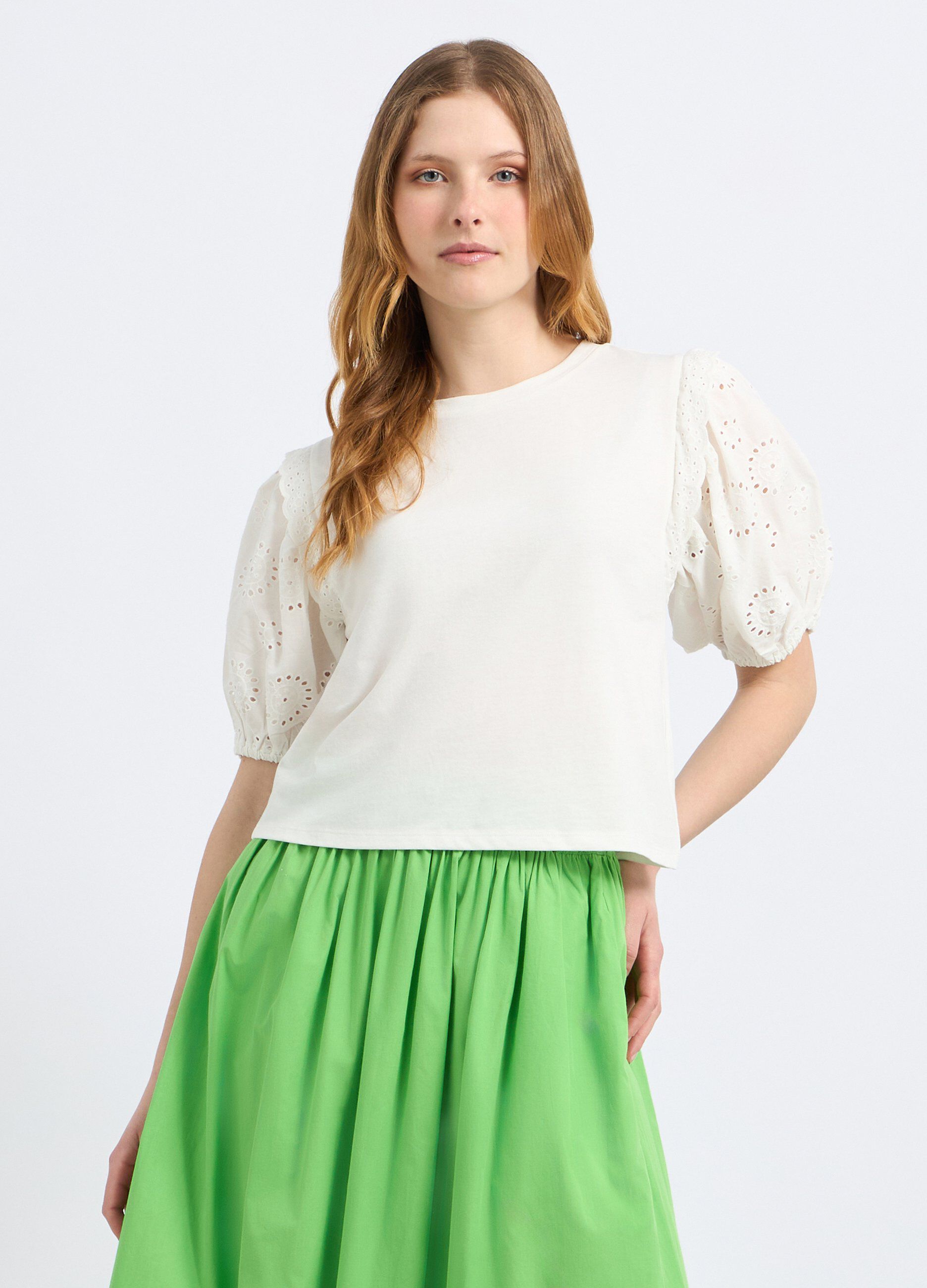 T-shirt in misto cotone con maniche in sangallo donna_0