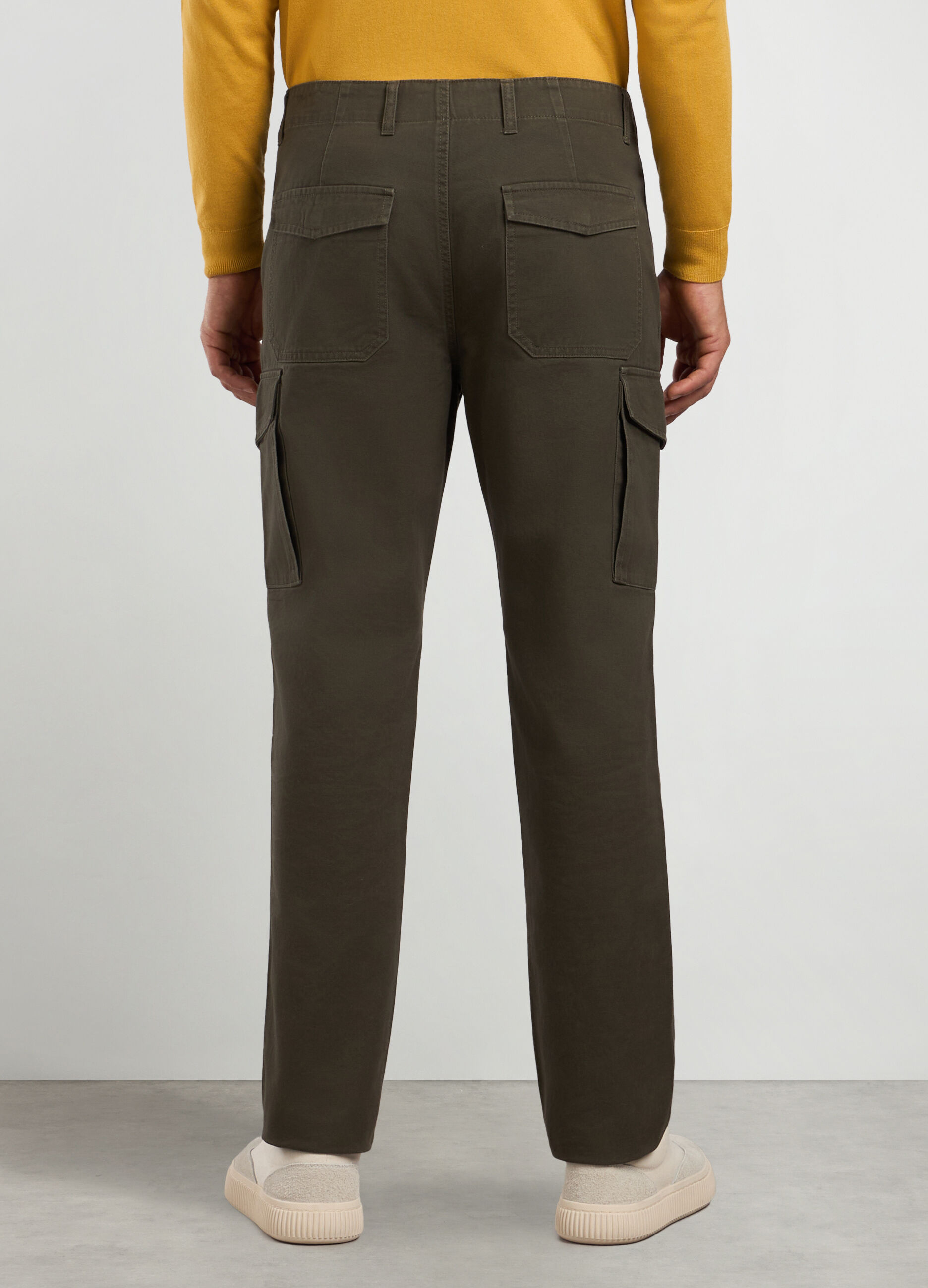 Pantaloni cargo regular fit in twill di cotone uomo_1