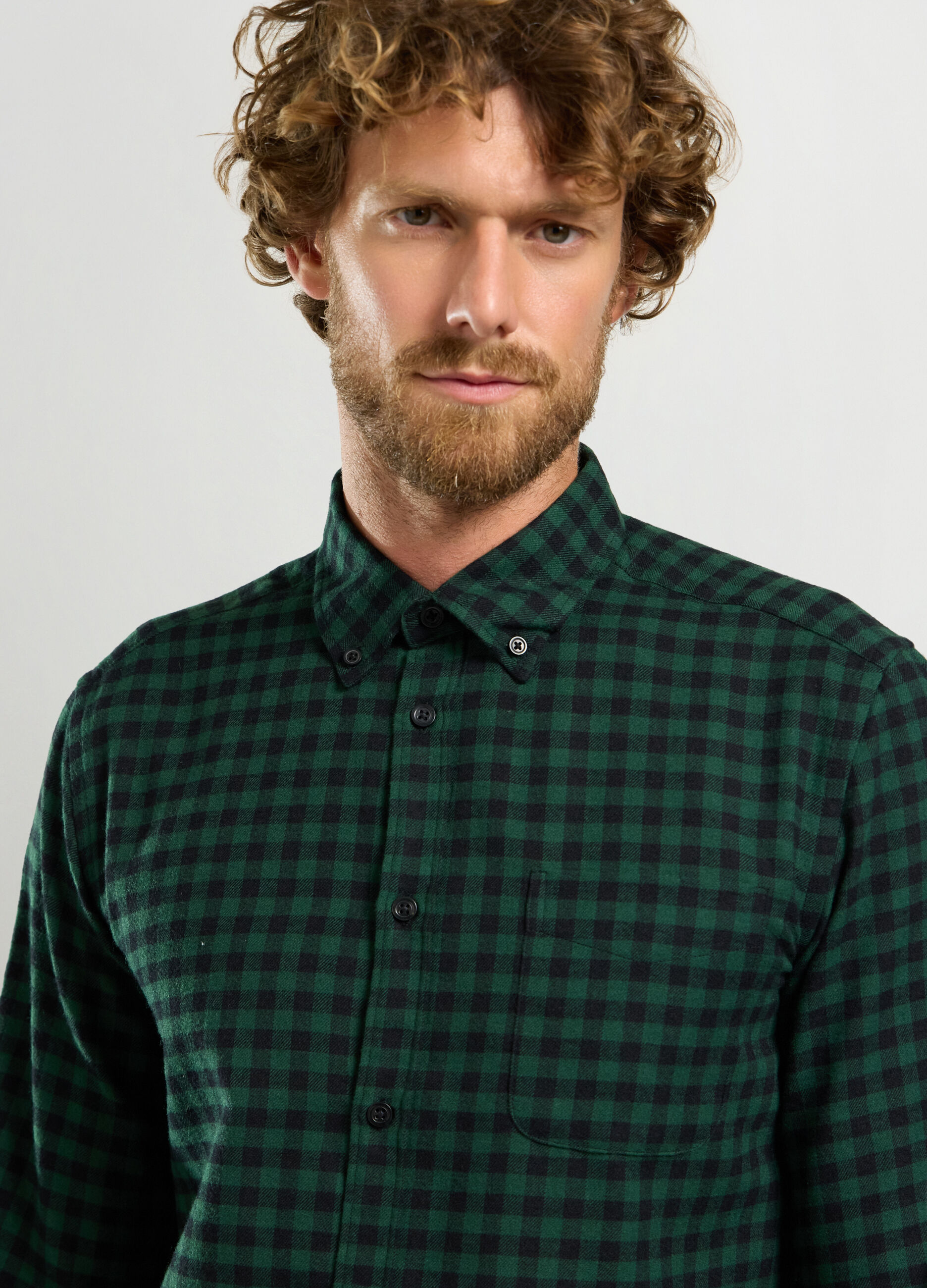 Camicia regular fit con colletto button down in flanella uomo_2