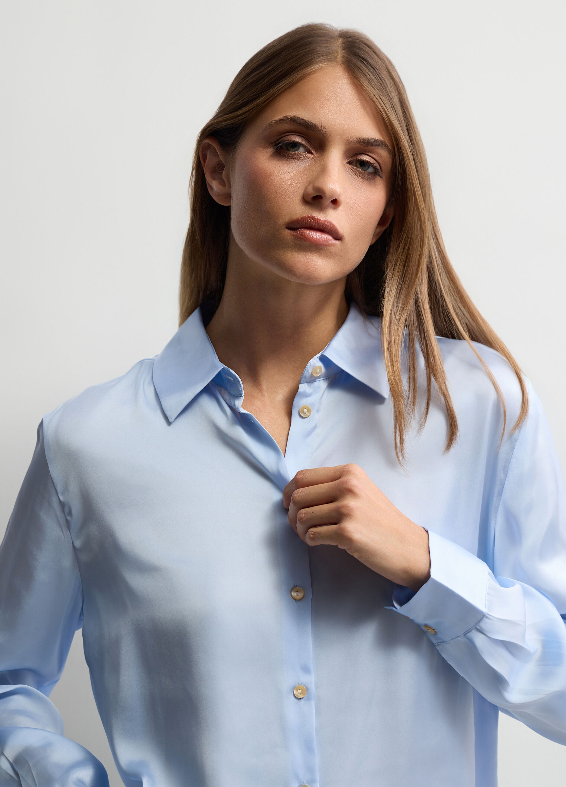 Camicia Fit Over con colletto alla francese in raso donna