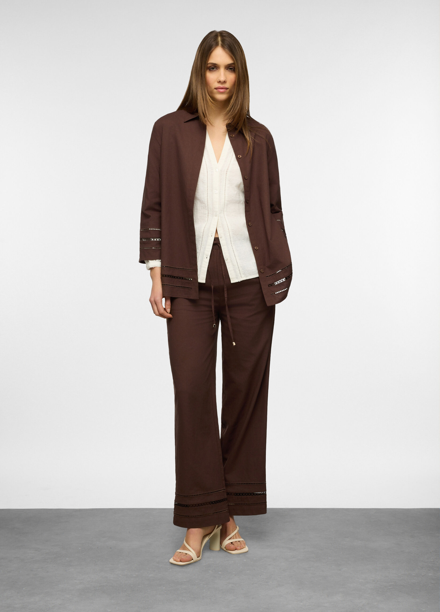 Camicia fit over con colletto classico in misto lino e ricami donna_0