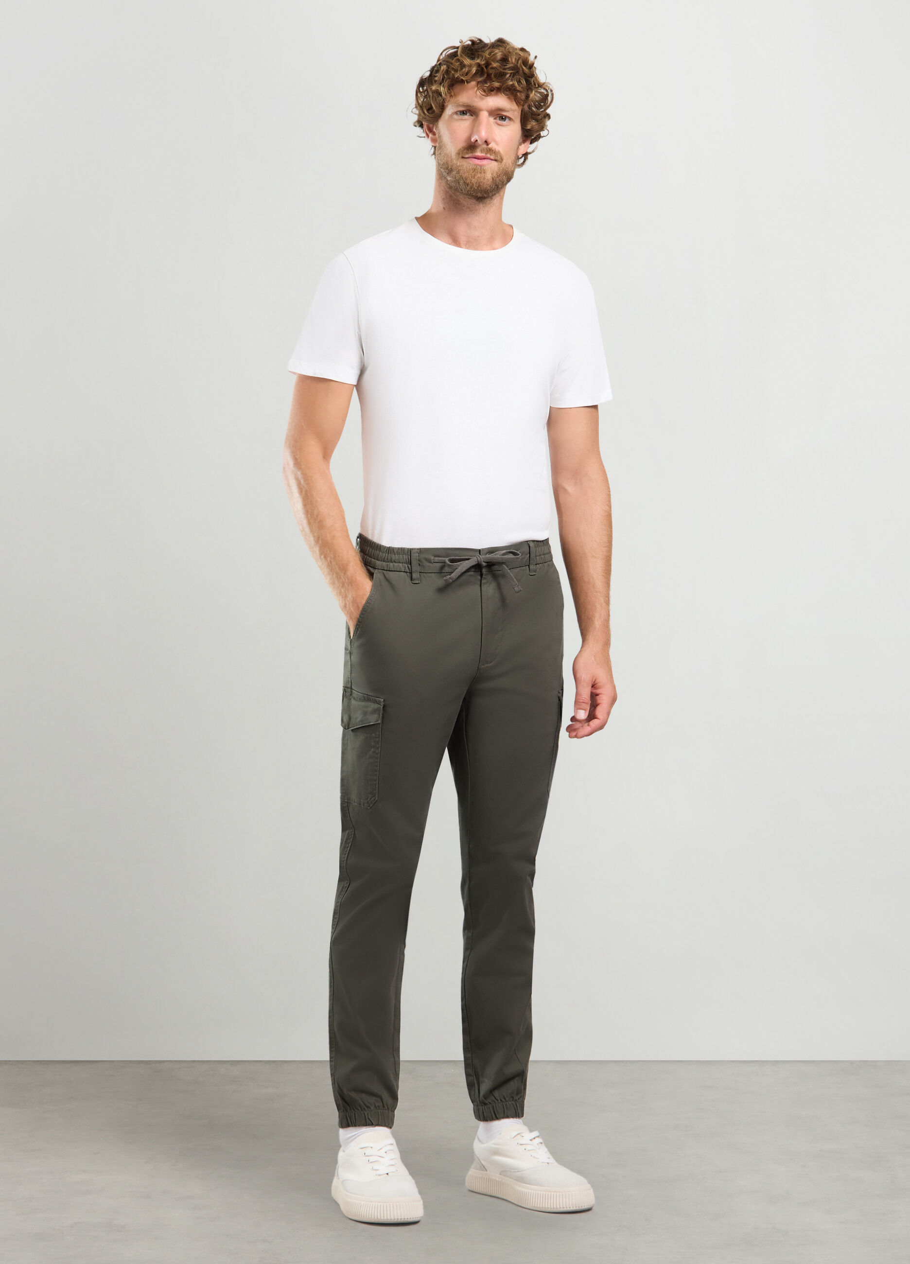 Pantalone regular fit in cotone stretch uomo_0