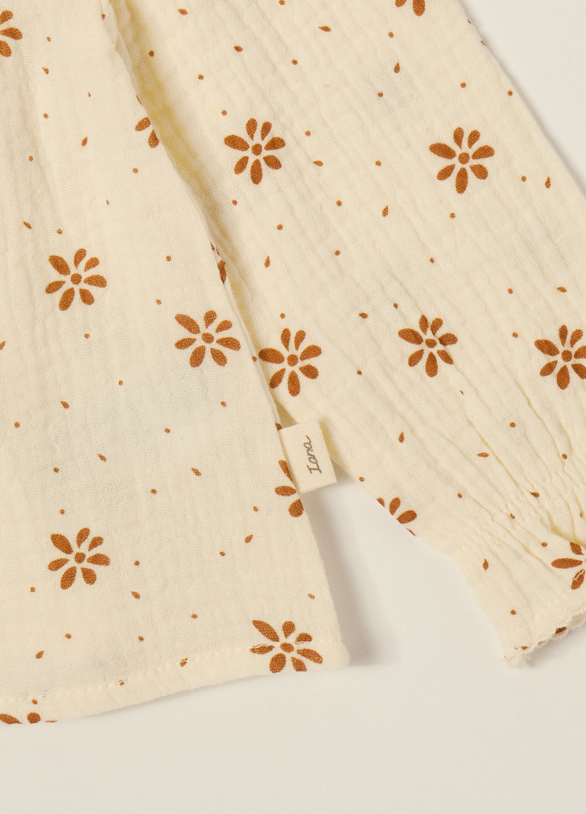 Camicia beige a maniche lunghe con colletto decorativo_3