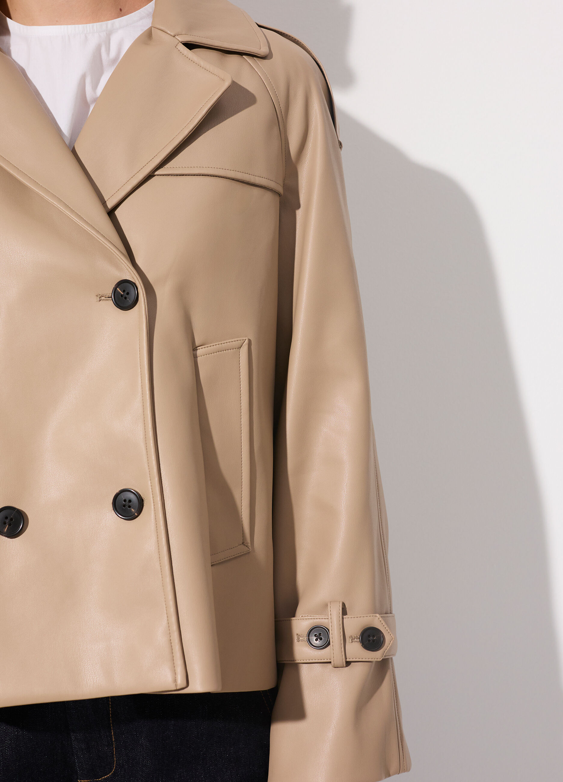 Trench corto in ecopelle donna_3