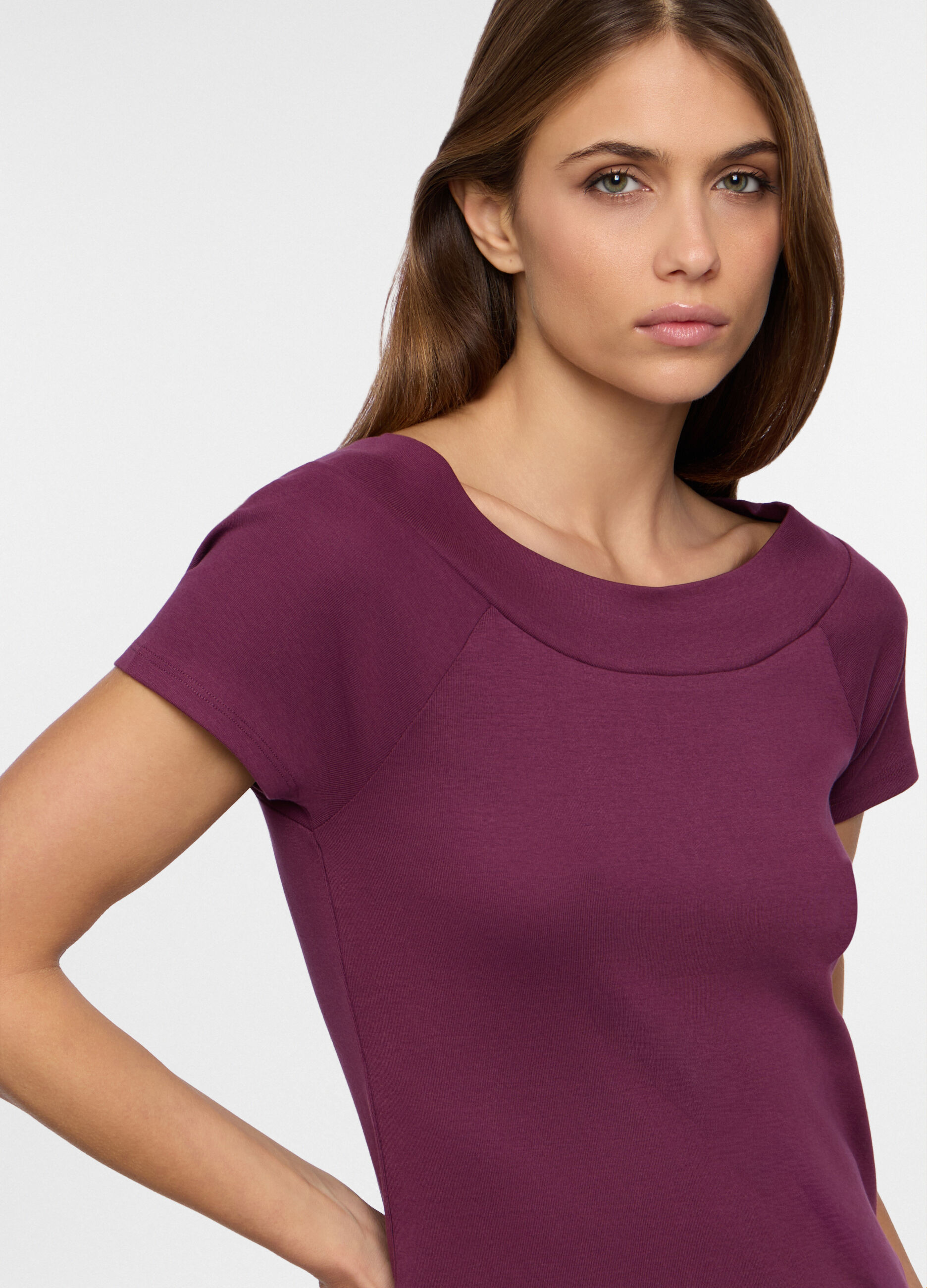 T-shirt con scollo a barchetta donna_2