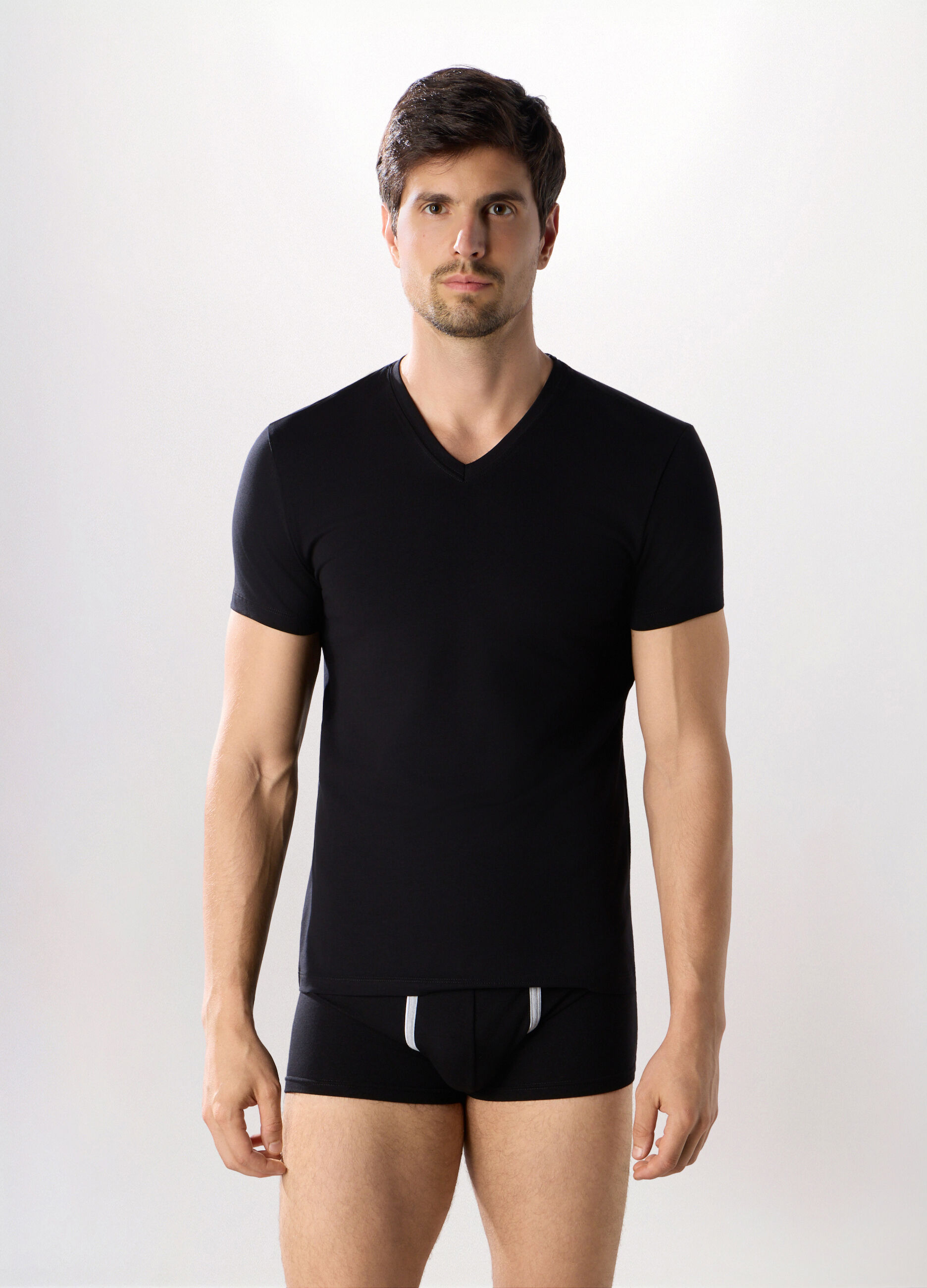T-shirt collo a V in cotone stretch uomo